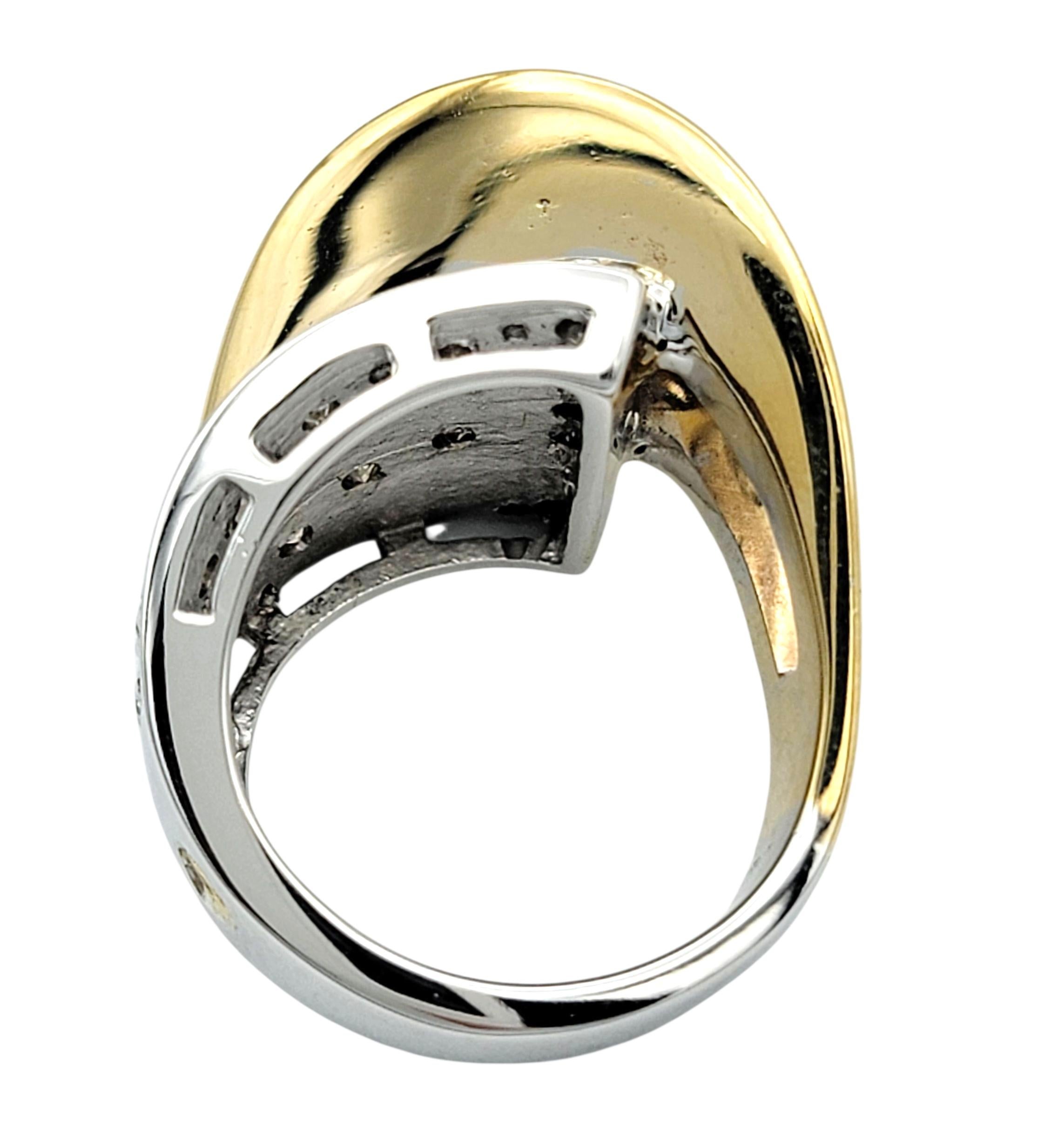 Zeitgenössischer Baguette- und runder Diamant-Statement-Ring aus zweifarbigem 14-karätigem Gold im Angebot 7