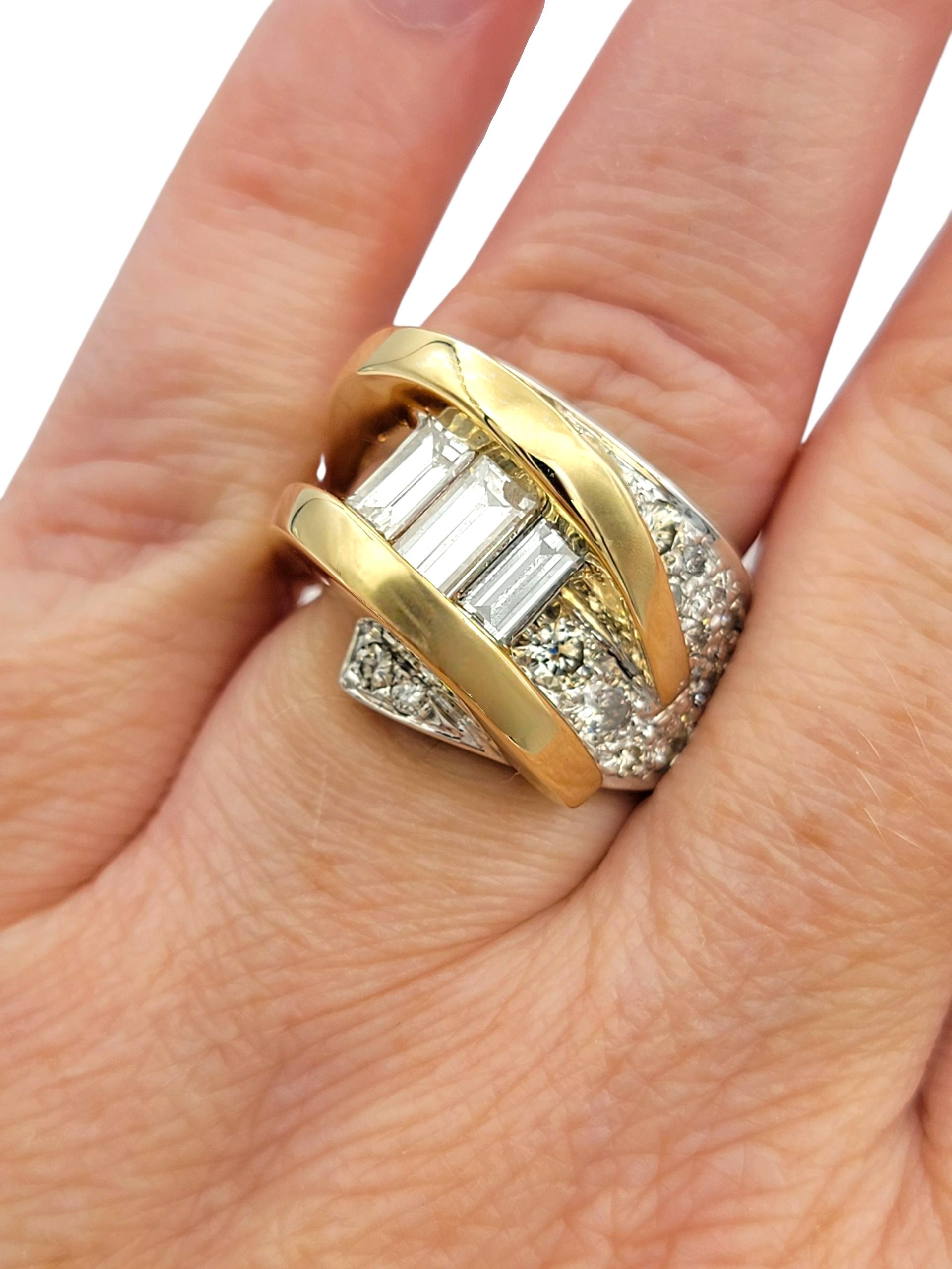 Zeitgenössischer Baguette- und runder Diamant-Statement-Ring aus zweifarbigem 14-karätigem Gold im Angebot 9