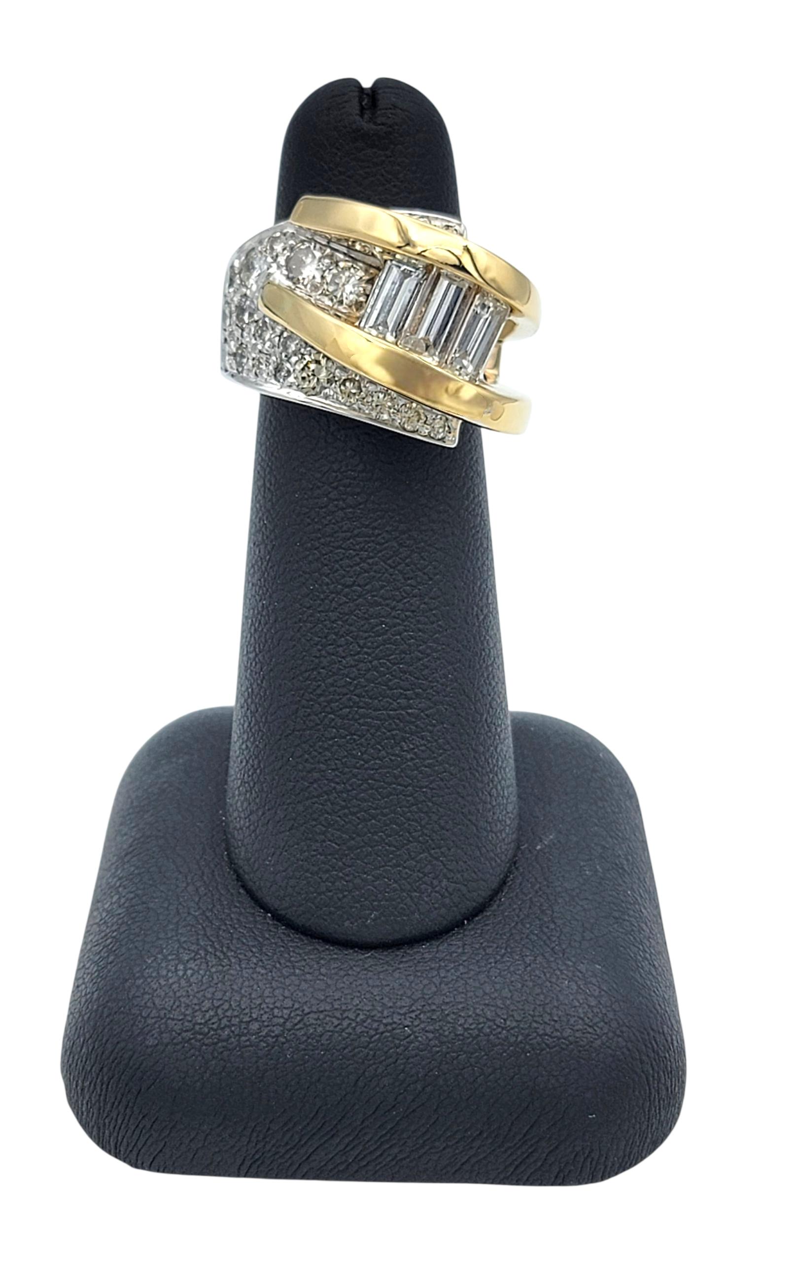 Zeitgenössischer Baguette- und runder Diamant-Statement-Ring aus zweifarbigem 14-karätigem Gold im Angebot 10