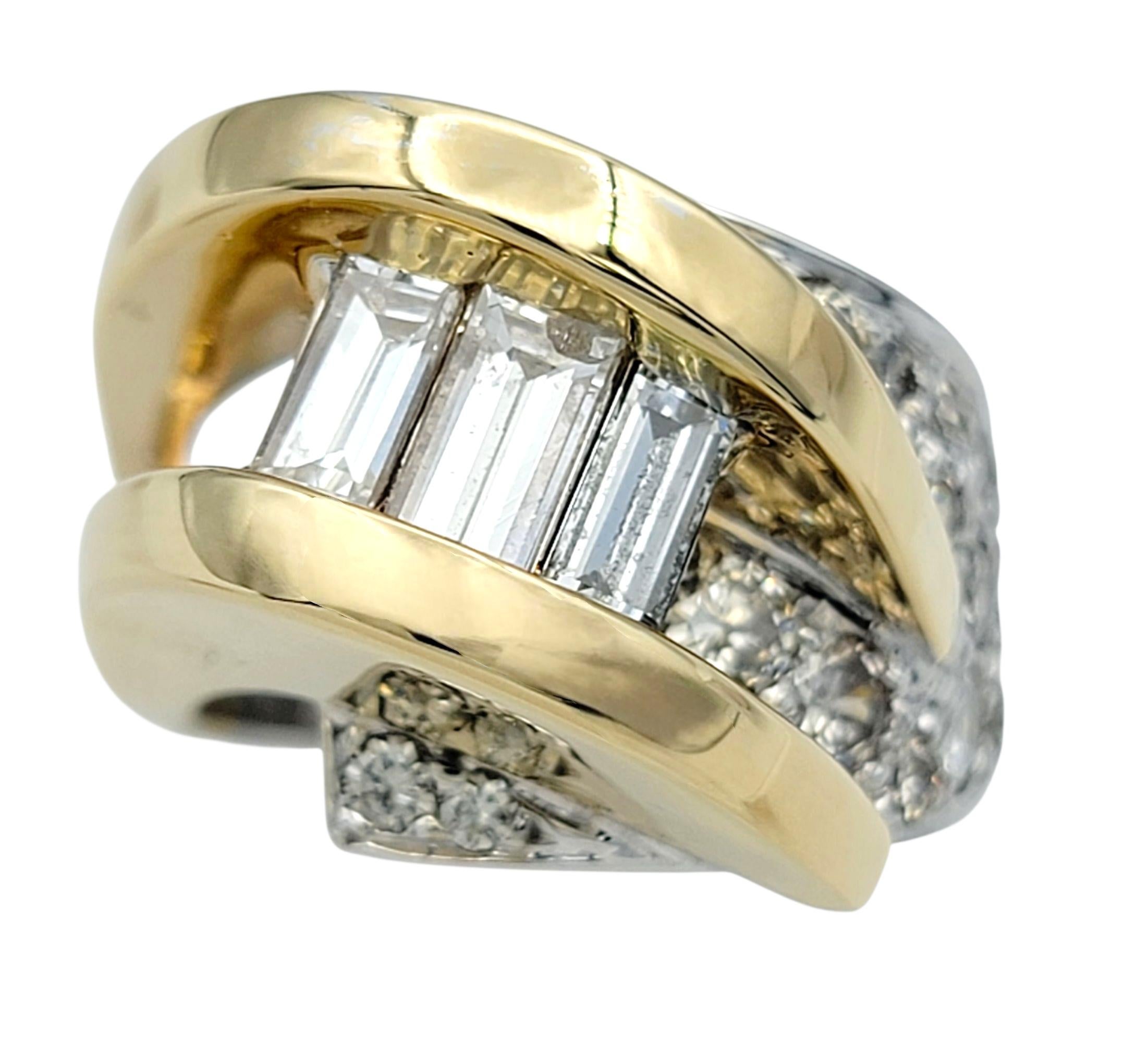 Zeitgenössischer Baguette- und runder Diamant-Statement-Ring aus zweifarbigem 14-karätigem Gold im Angebot 1
