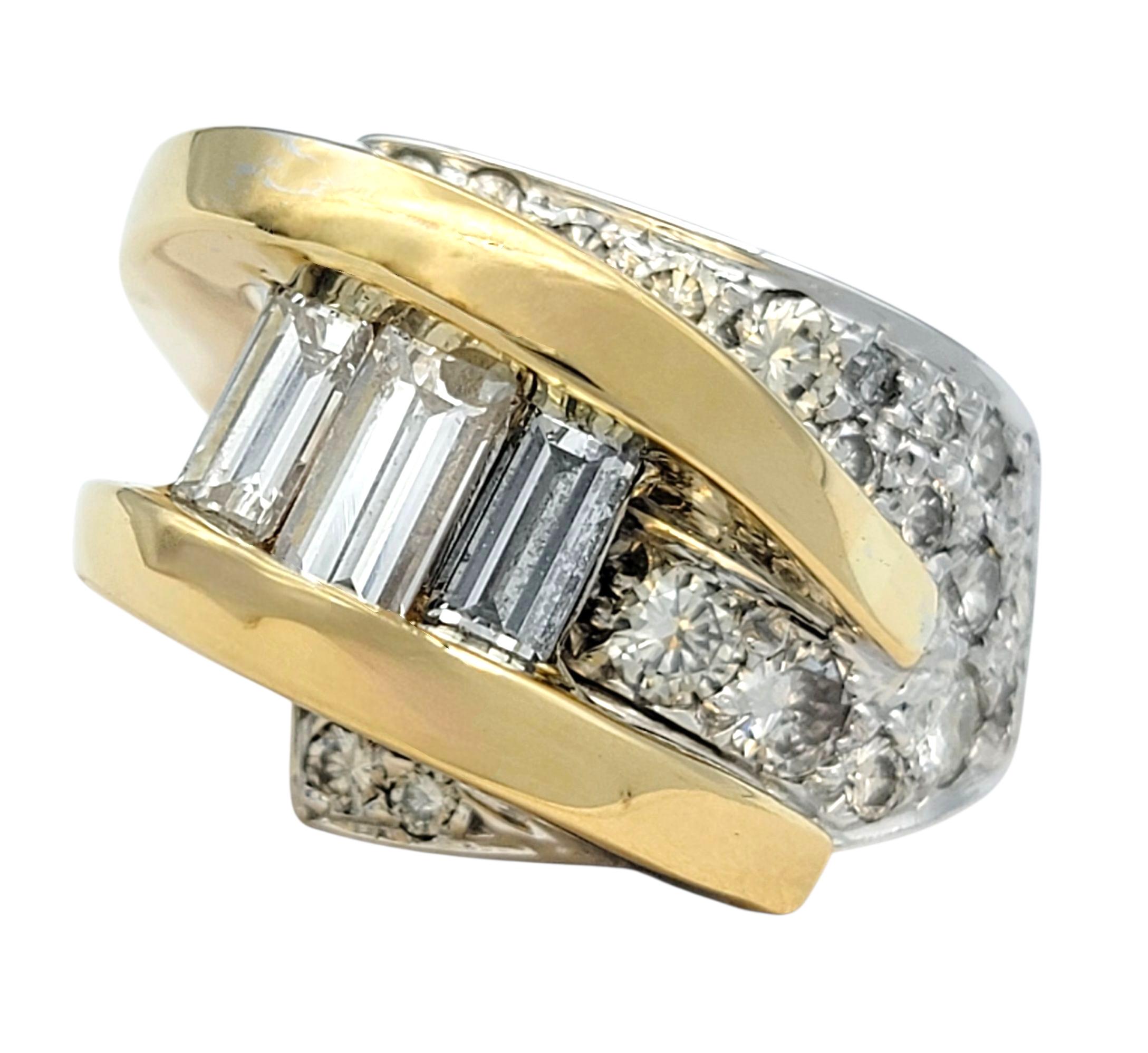 Zeitgenössischer Baguette- und runder Diamant-Statement-Ring aus zweifarbigem 14-karätigem Gold im Angebot 2