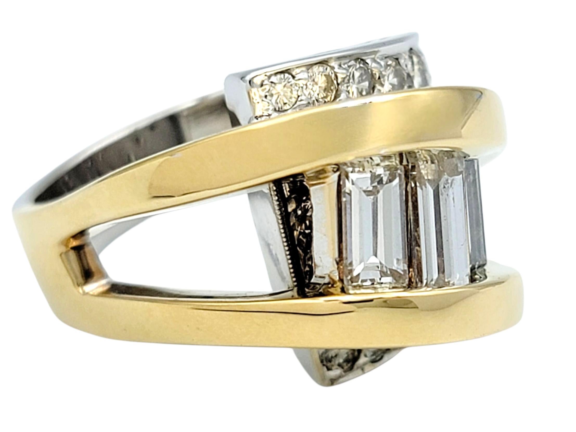Zeitgenössischer Baguette- und runder Diamant-Statement-Ring aus zweifarbigem 14-karätigem Gold im Angebot 3