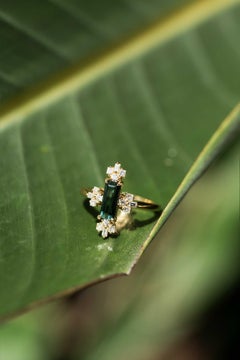 Contemporary Baguette Indicolite Tourmaline & Diamond Ring 18 Carat Yellow Gold