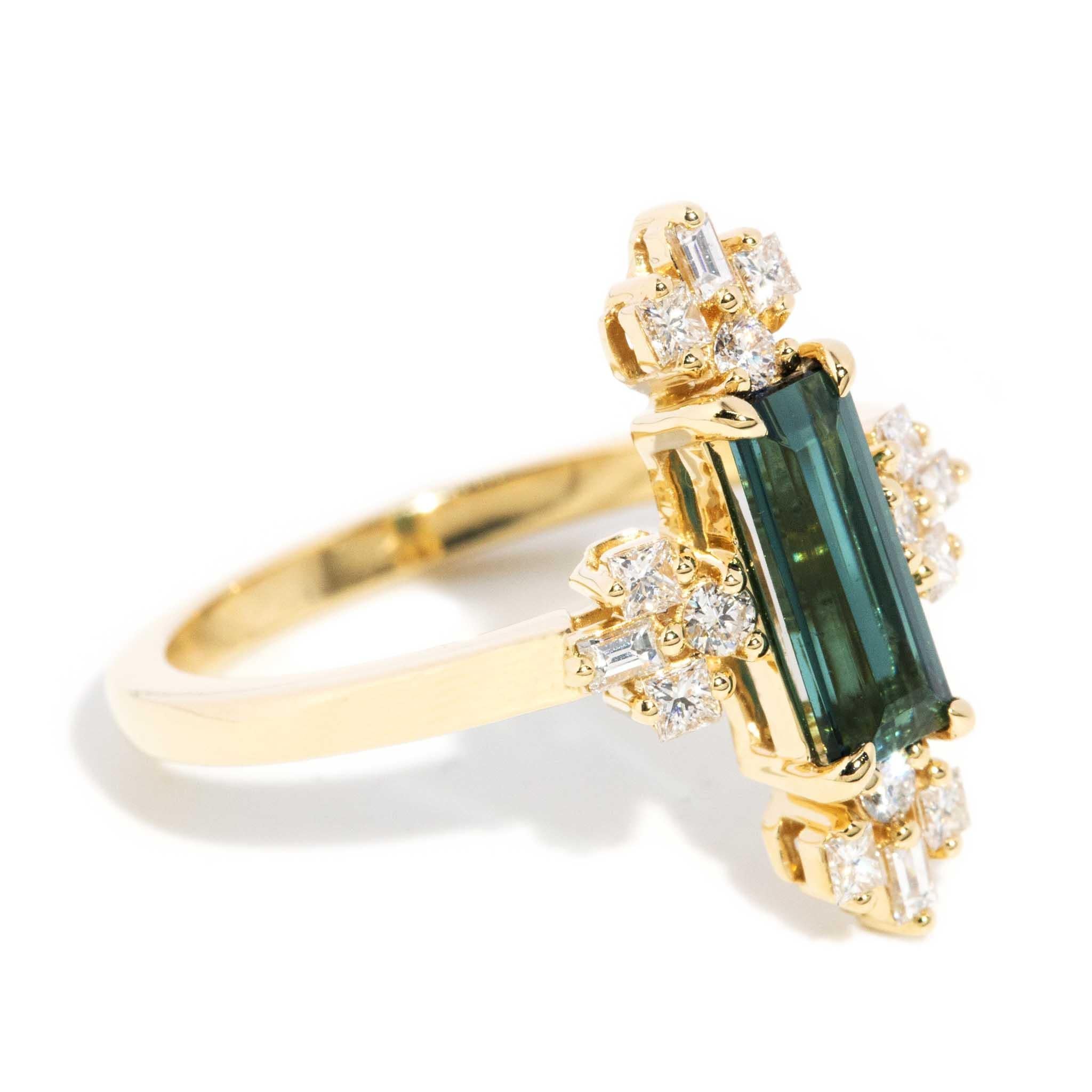 Contemporary Baguette Indicolite Tourmaline & Diamond Ring 18 Carat Yellow Gold For Sale 1