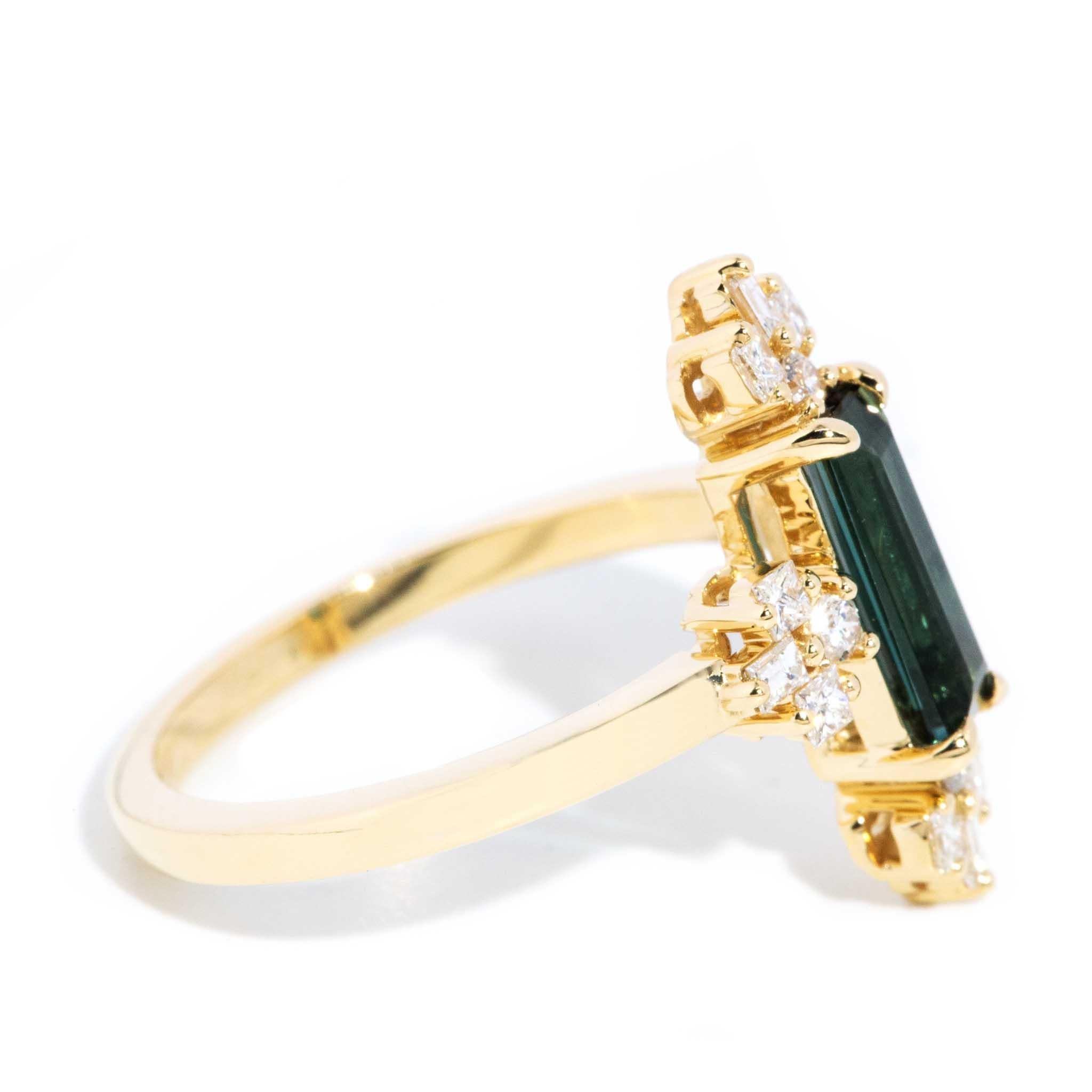 Contemporary Baguette Indicolite Tourmaline & Diamond Ring 18 Carat Yellow Gold For Sale 2