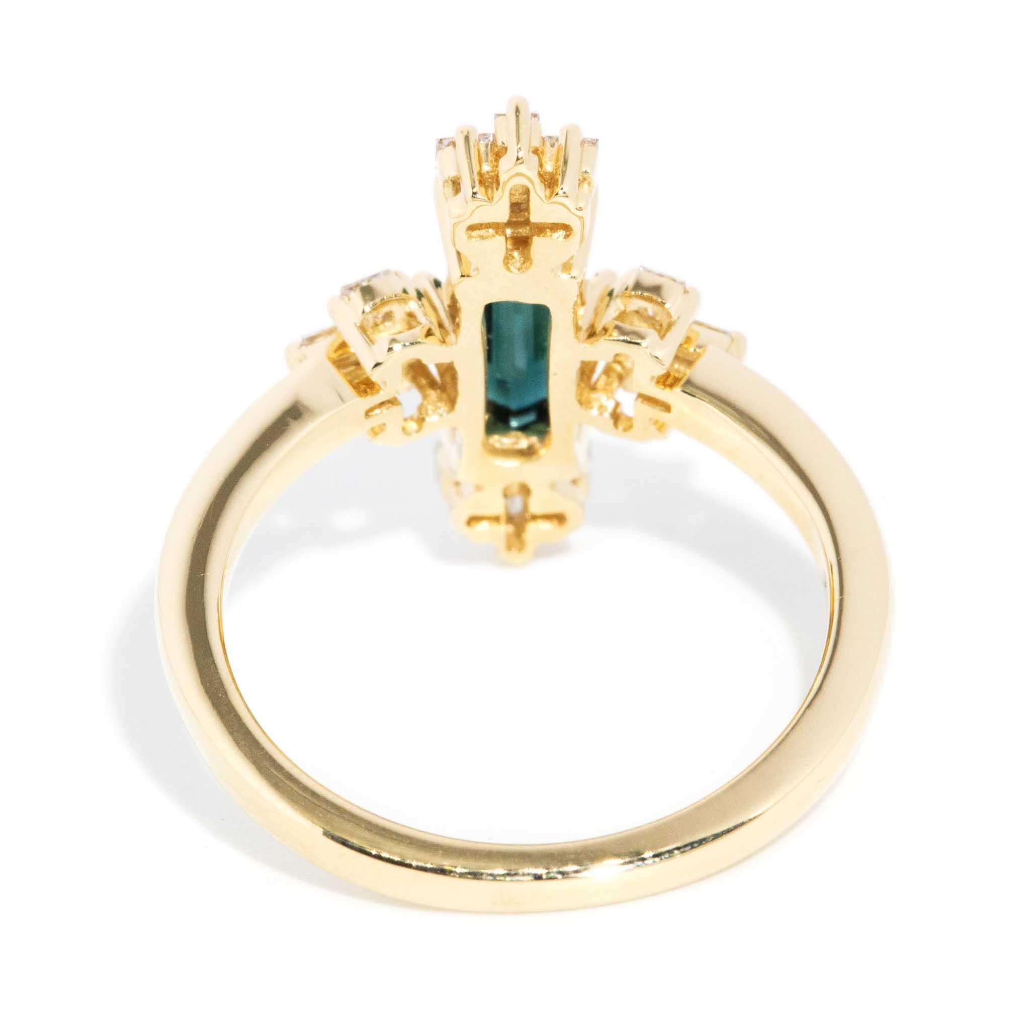 Contemporary Baguette Indicolite Tourmaline & Diamond Ring 18 Carat Yellow Gold For Sale 4