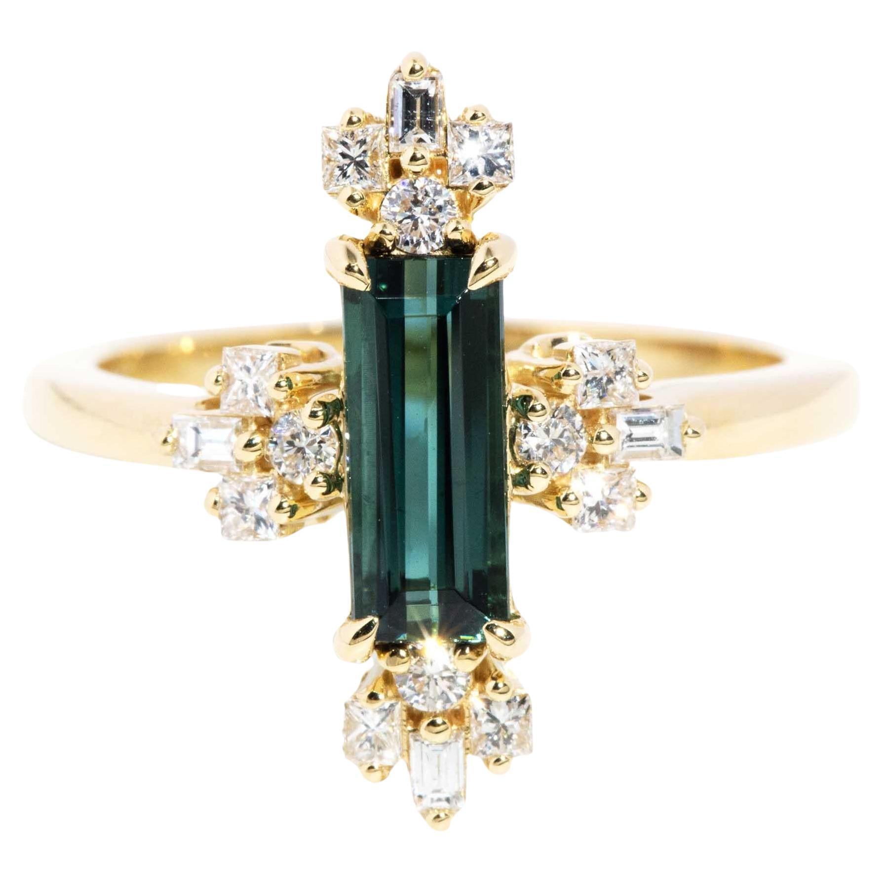 Contemporary Baguette Indicolite Tourmaline & Diamond Ring 18 Carat Yellow Gold For Sale
