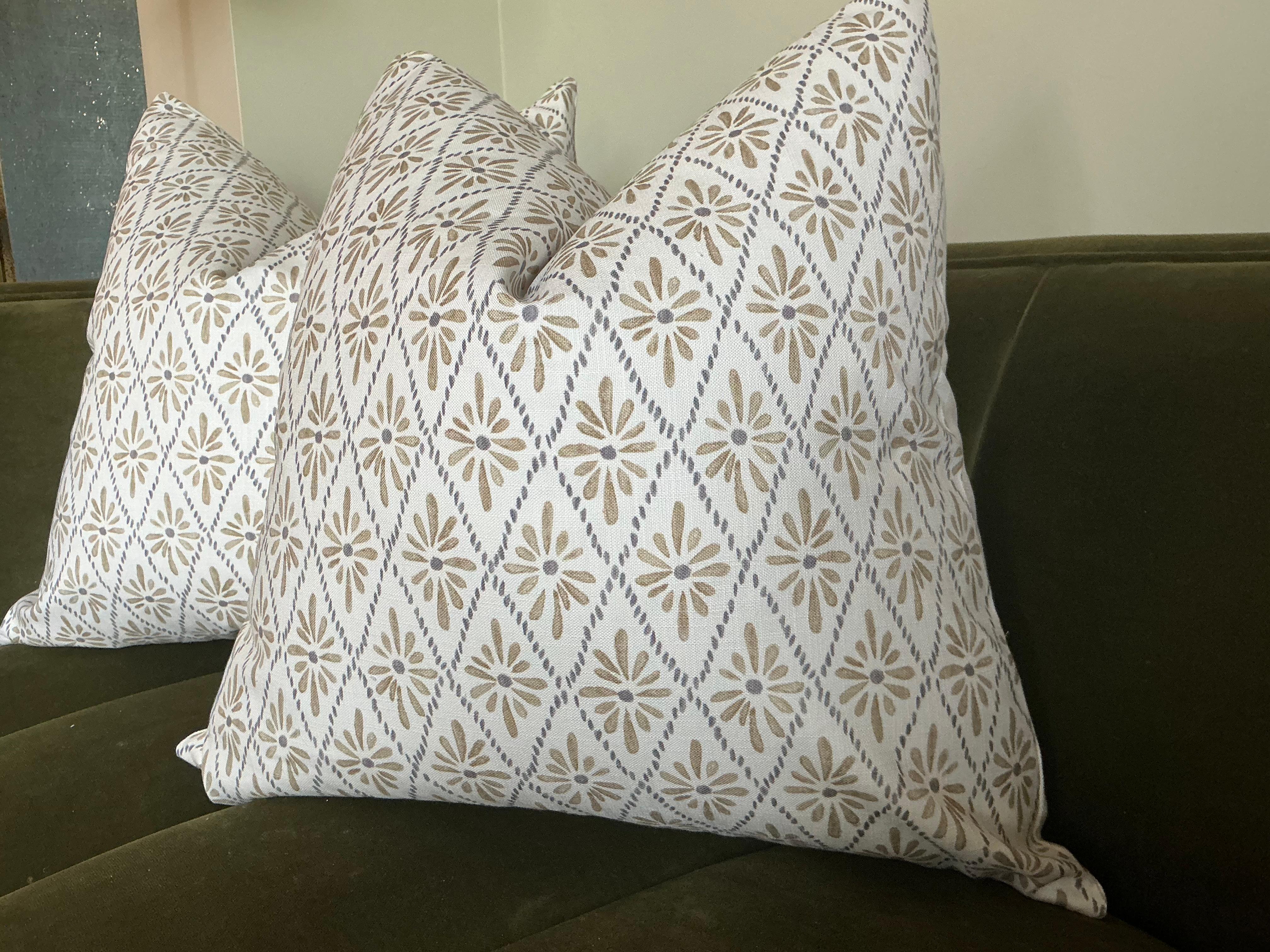 Cojines contemporáneos Ballard Designs 