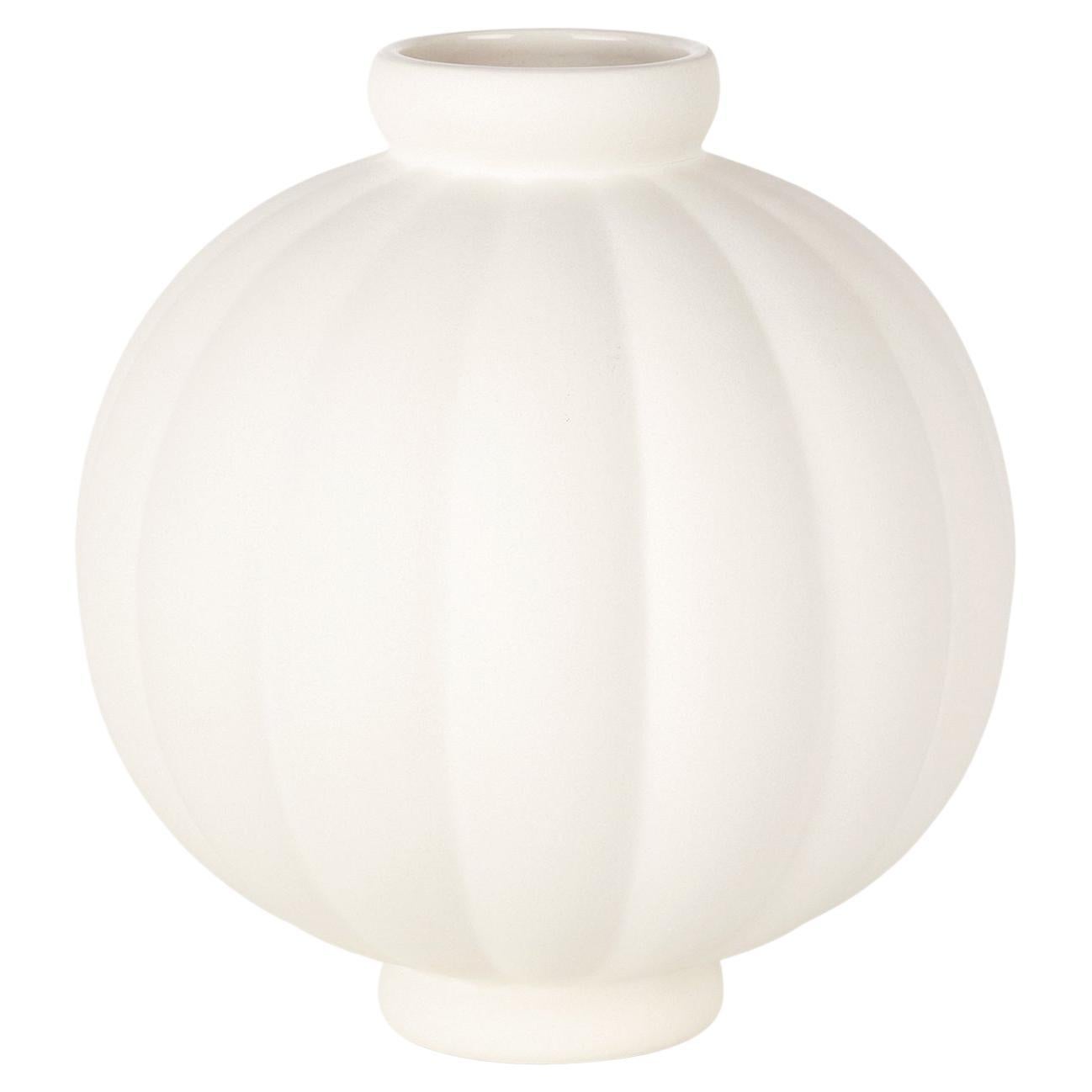 Zeitgenössische 'Ballonvase 01 Rohweiß' von Louise Roe im Angebot