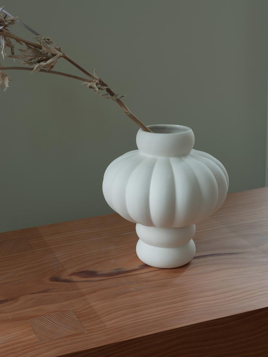 Organique Vase Balloon 02 blanc brut contemporain de Louise Roe en vente