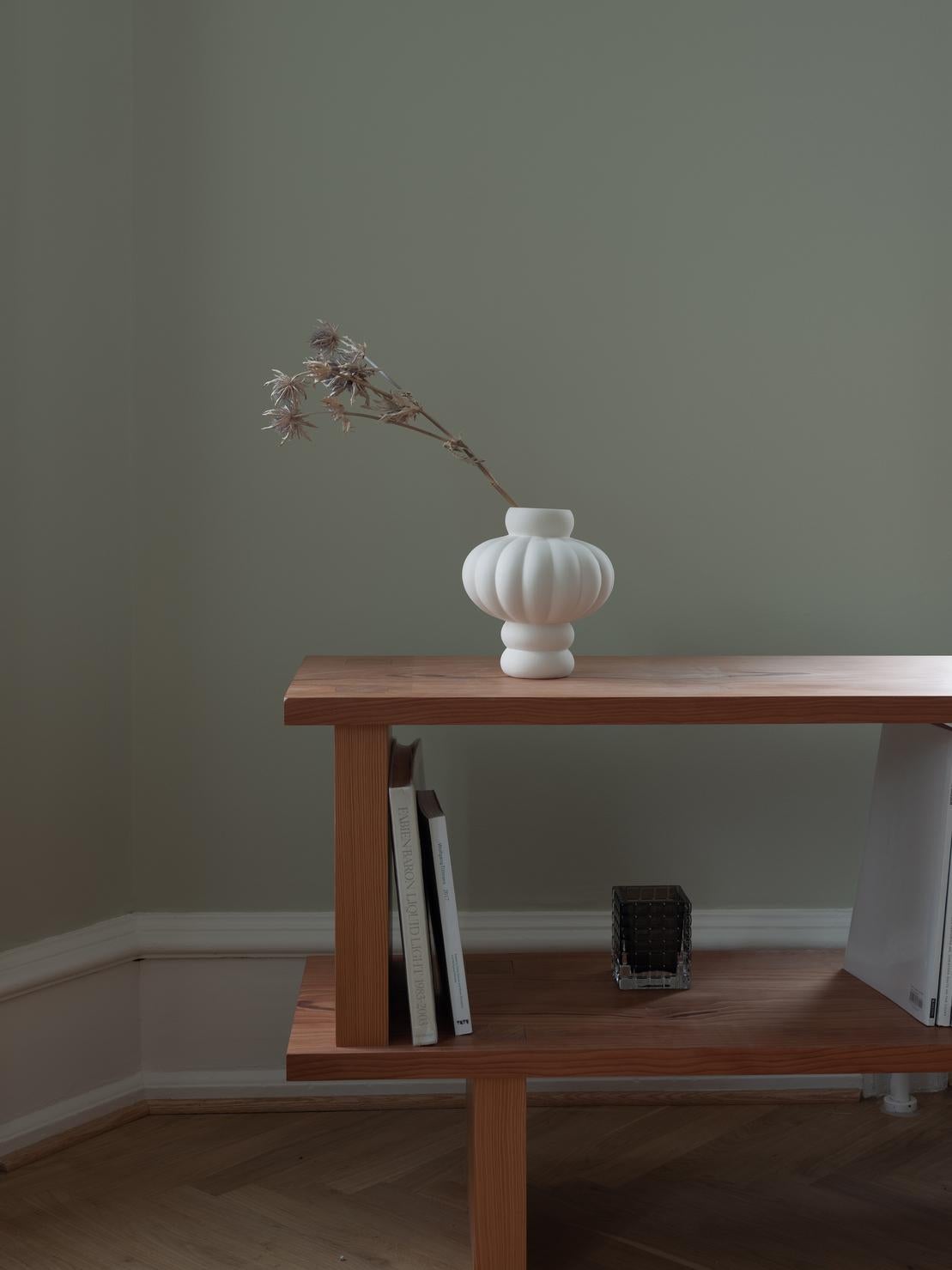 Organico moderno Vaso contemporaneo 'Balloon Vase 03' di Louise Roe, grigio in vendita