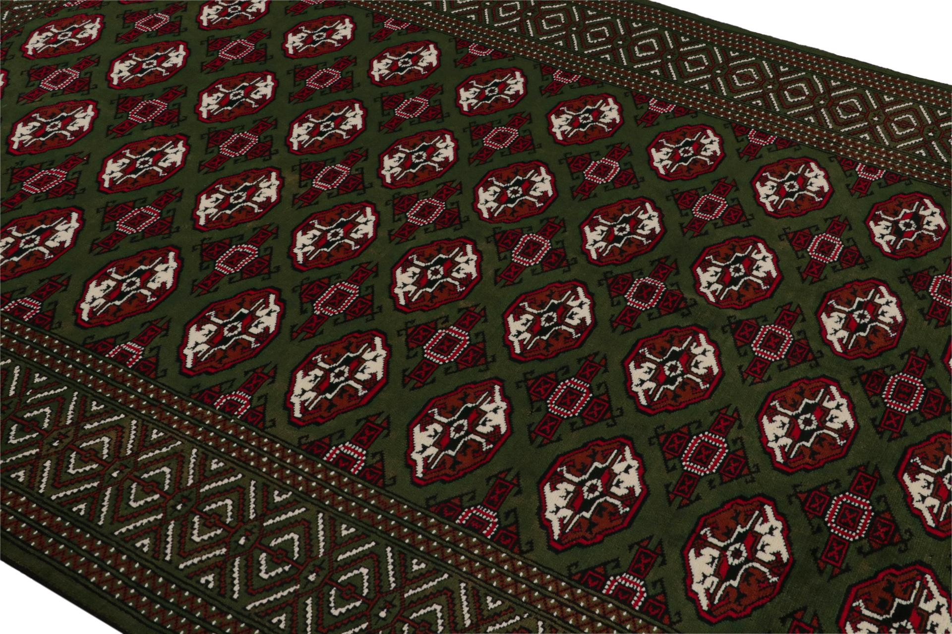 Afghan Rug & Kilim's Contemporary Baluch rug in Red and Green Patterns (tapis contemporain de Baluch en rouge et vert) en vente