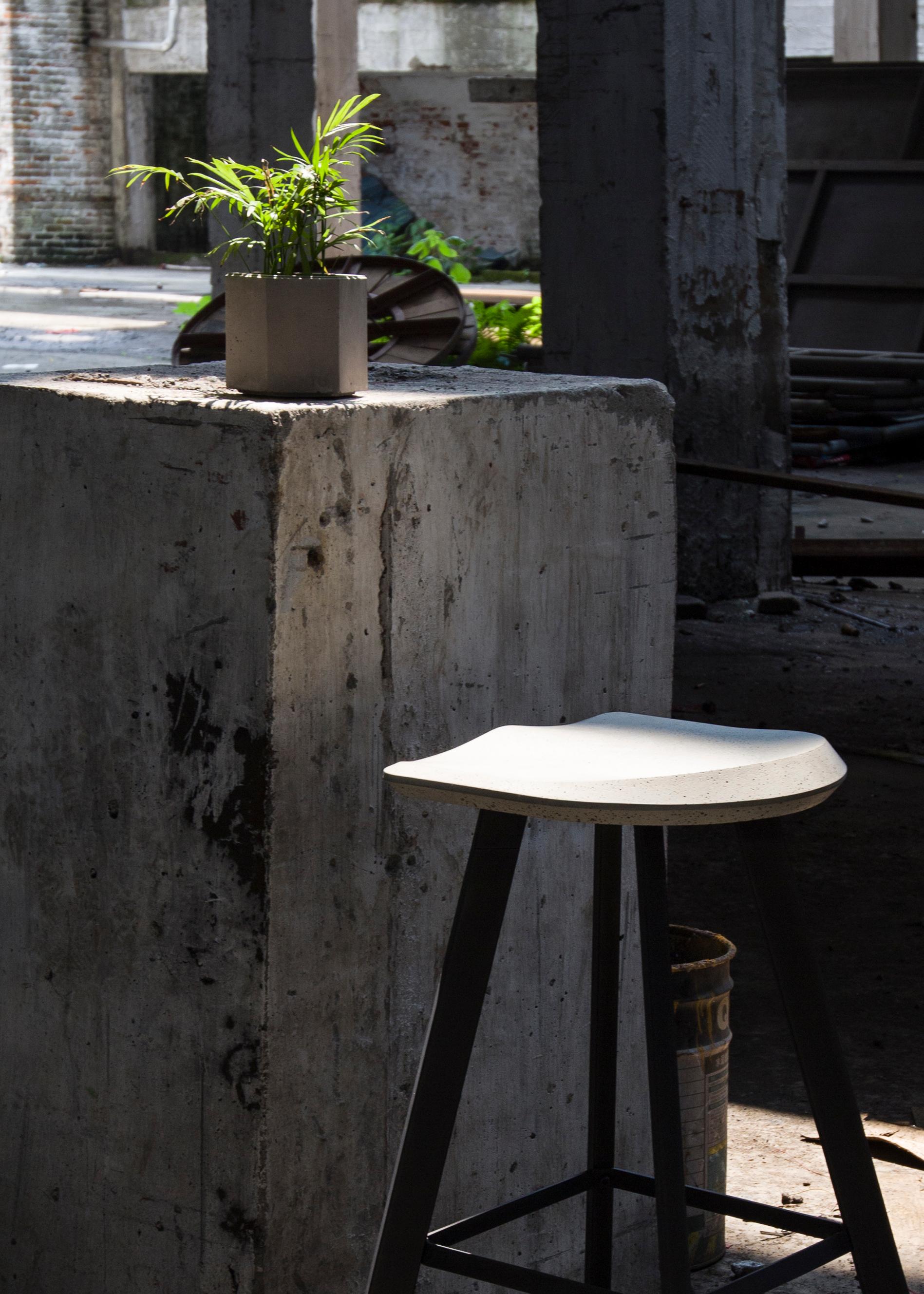 Contemporary Bar Stool 'A' Made of Concrete and Aluminum For Sale 4