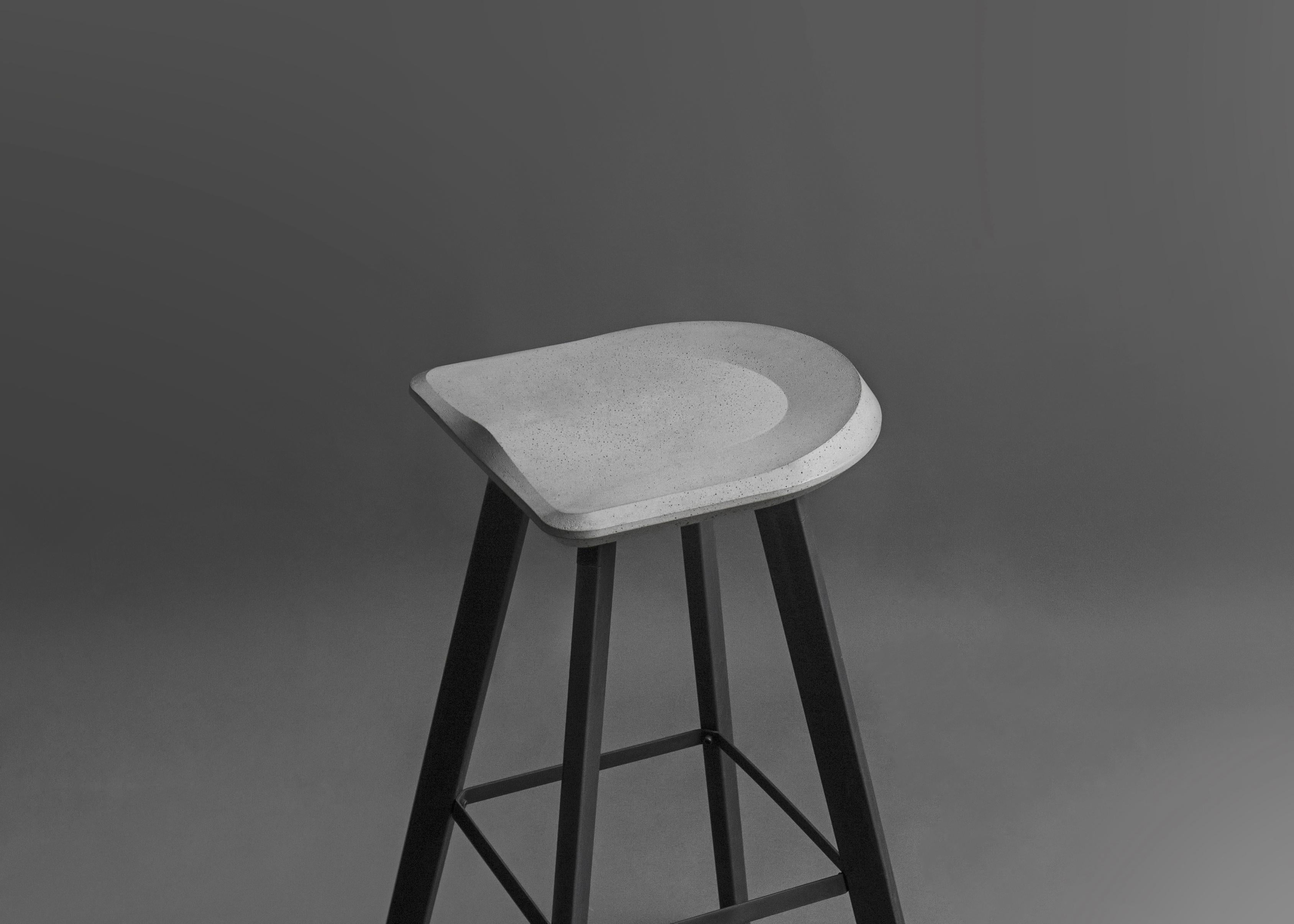 Contemporary Bar Stool 'A' Made of Concrete and Aluminum In New Condition For Sale In Paris, FR