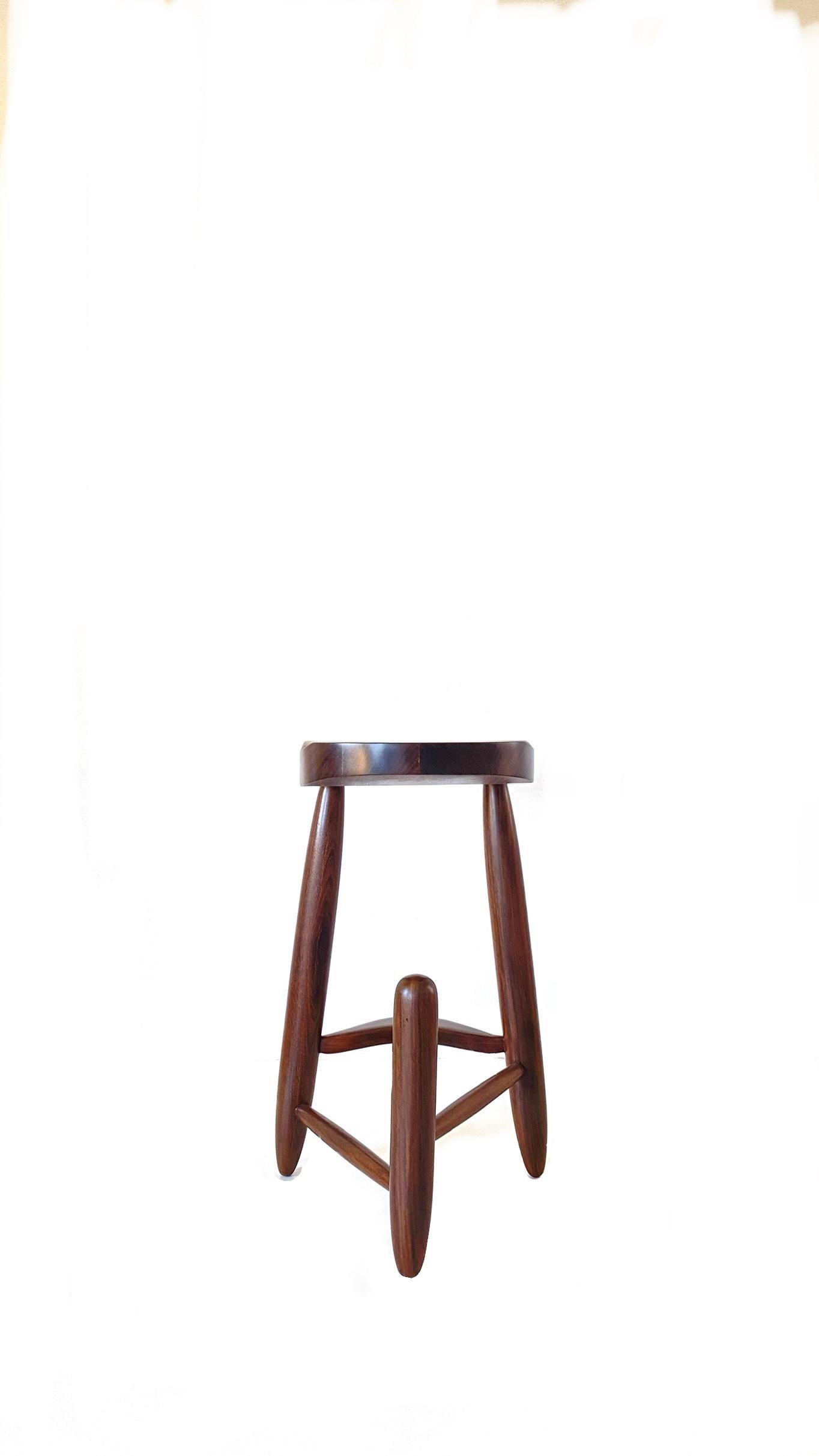 Tabouret de bar contemporain en bois dur brésilien par Álec Ramiro. Neuf - En vente à rio de janeiro, BR
