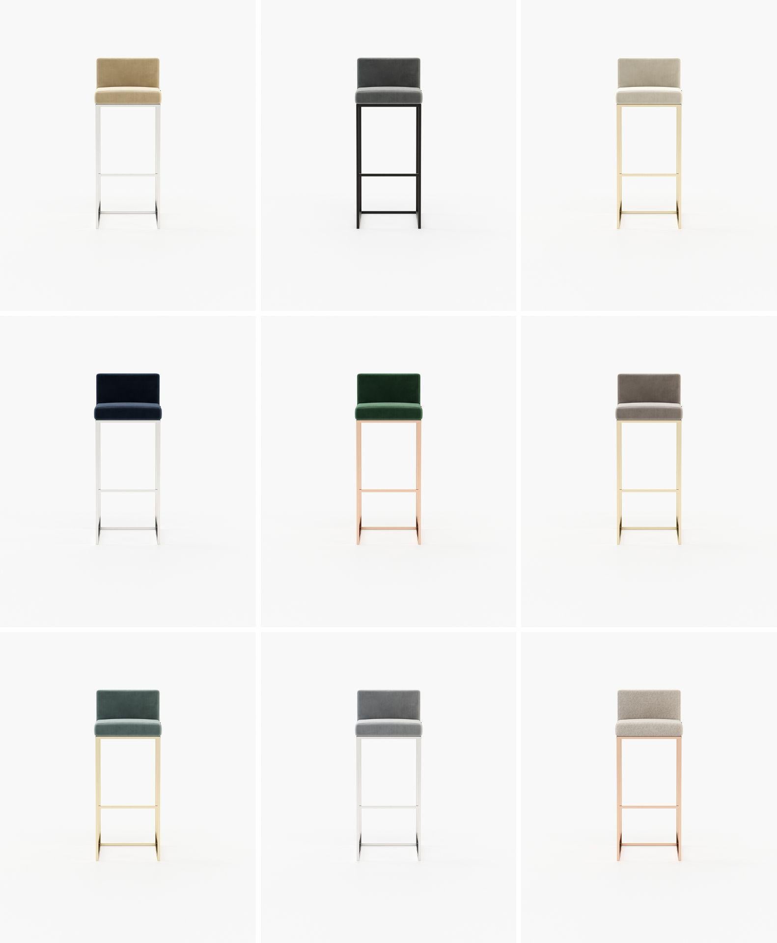 Fabric Contemporary bar stool with metallic structure and a customisable fabric For Sale