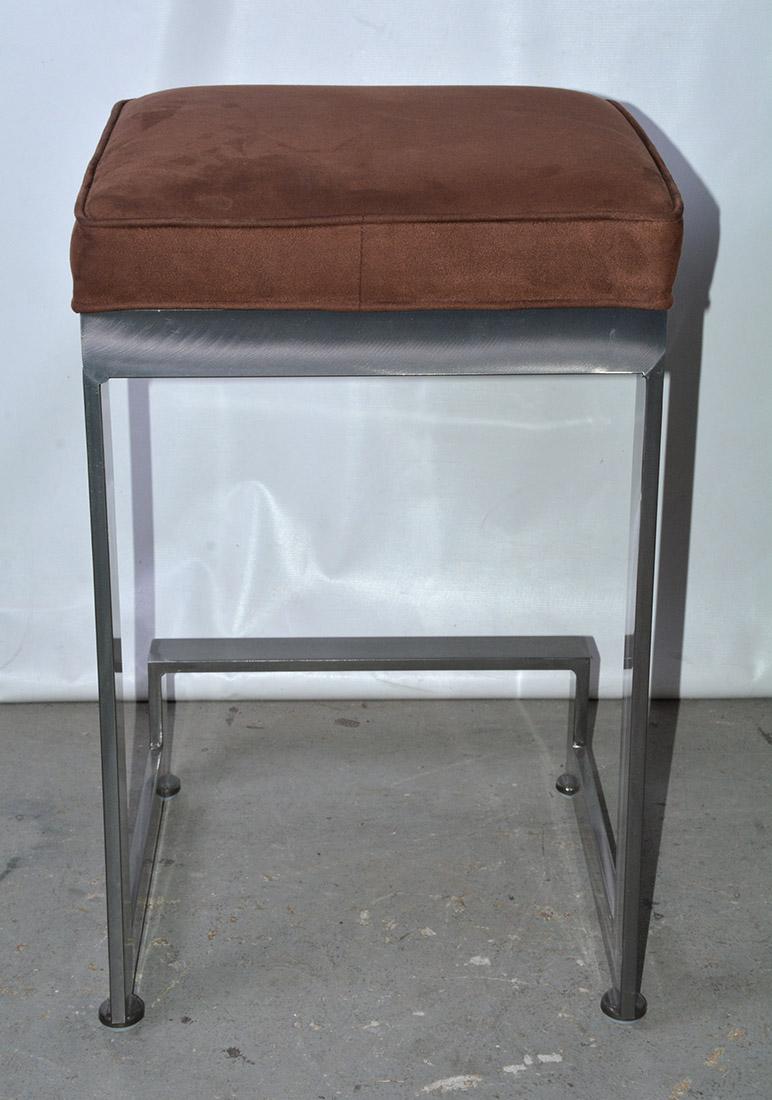 Contemporary Bar Table and Bar Stool In Good Condition For Sale In Sheffield, MA