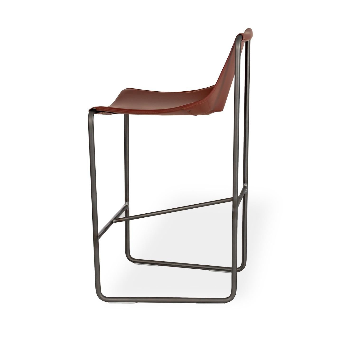 Contemporary Barhocker in Schlitten Basis angeboten in Leder (21. Jahrhundert und zeitgenössisch) im Angebot