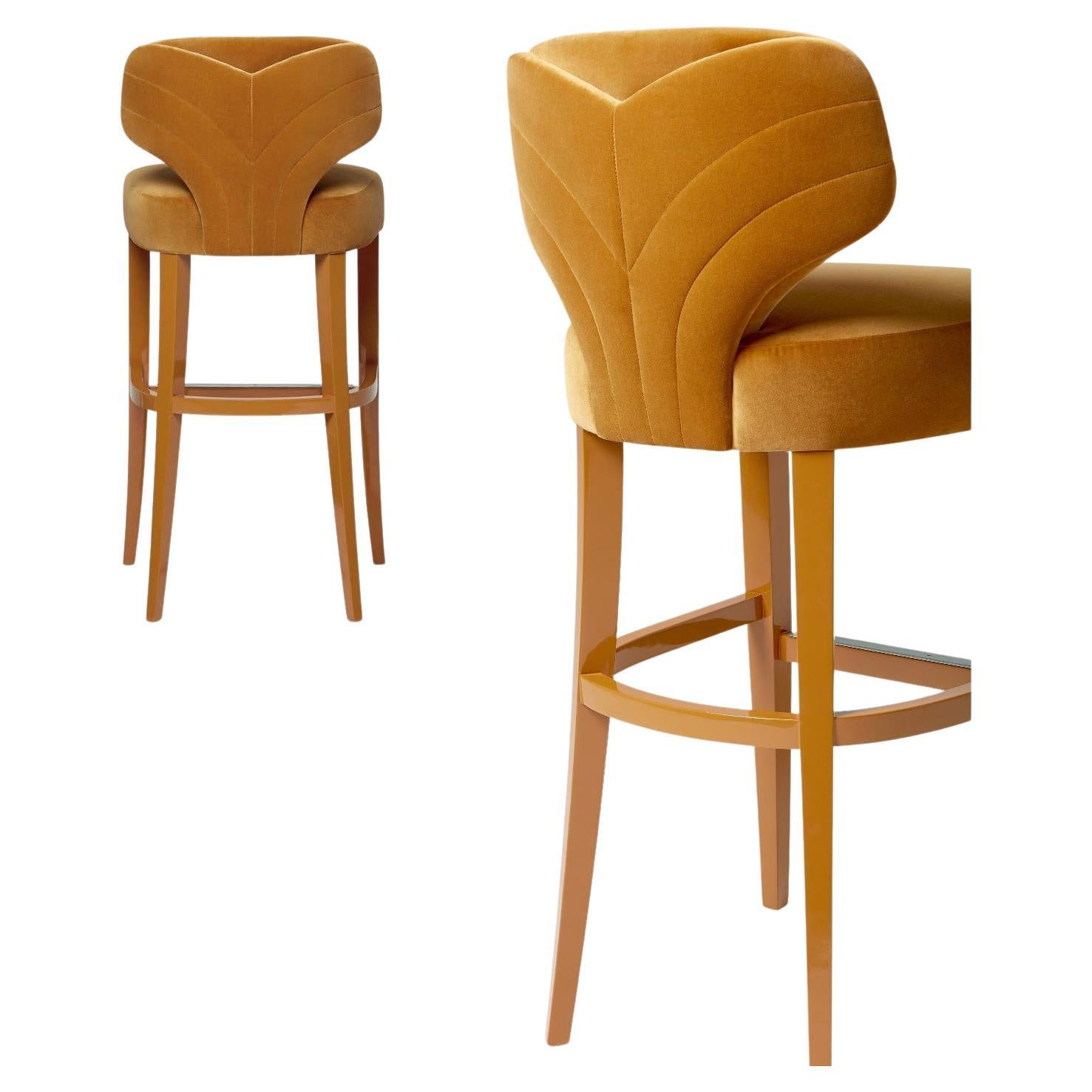 The front of this barstool is composed as a verse, with a smooth seat, backrest and legs. The scene is set for the explosion of the chorus, bursting from its quilted back, infused with detailed seaming and exuberant curved lines. The Barstool is
