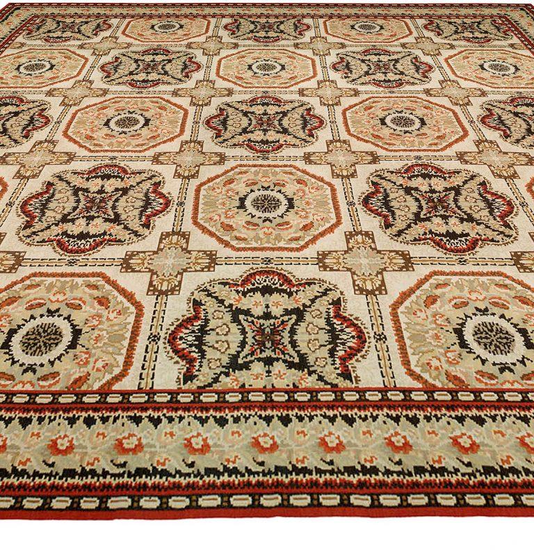 Contemporary Bassarabian floral handmade rool rug by Doris Leslie Blau
Size: 10'0