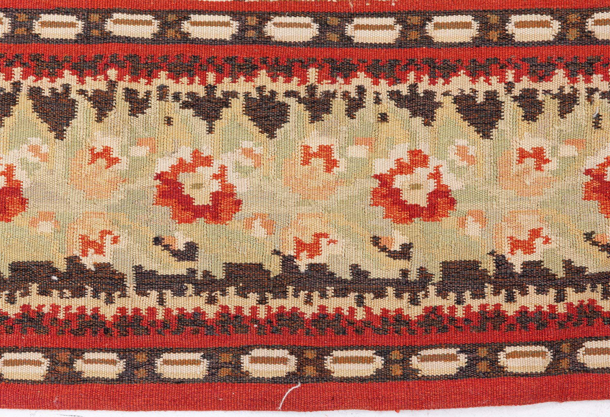 Zeitgenössischer Bassarabischer, handgefertigter, geblümter Wollteppich von Doris Leslie Blau (Chinesisch) im Angebot