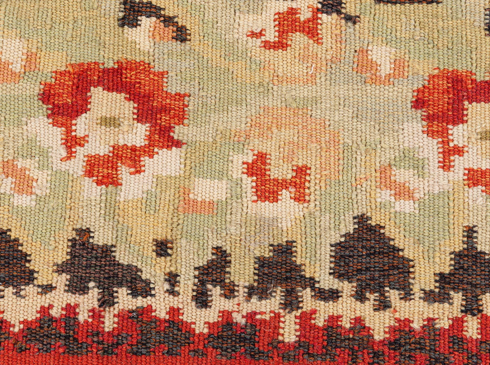 Zeitgenössischer Bassarabischer, handgefertigter, geblümter Wollteppich von Doris Leslie Blau (Handgewebt) im Angebot