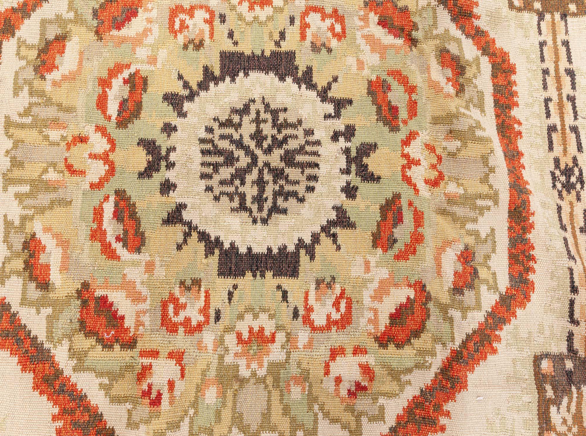 Zeitgenössischer Bassarabischer, handgefertigter, geblümter Wollteppich von Doris Leslie Blau im Zustand „Neu“ im Angebot in New York, NY