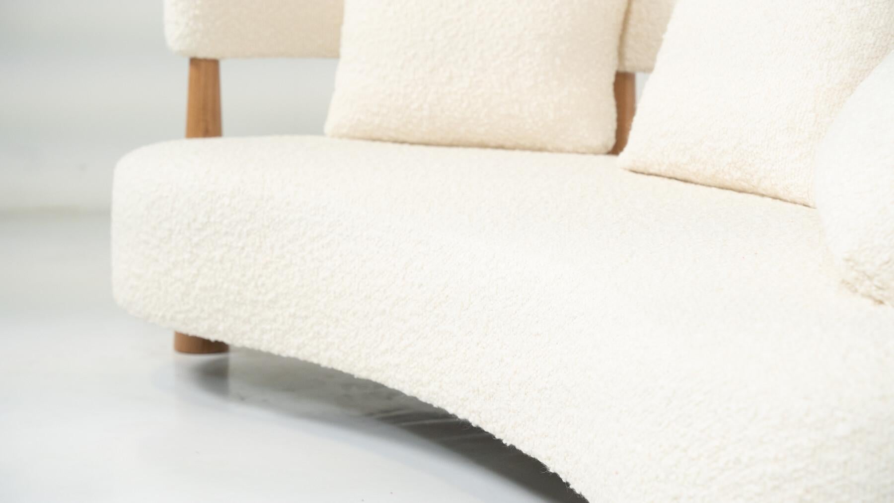 Contemporary Bean Shaped Sofa, weißer Bezug, Italien im Zustand „Gut“ im Angebot in Brussels, BE