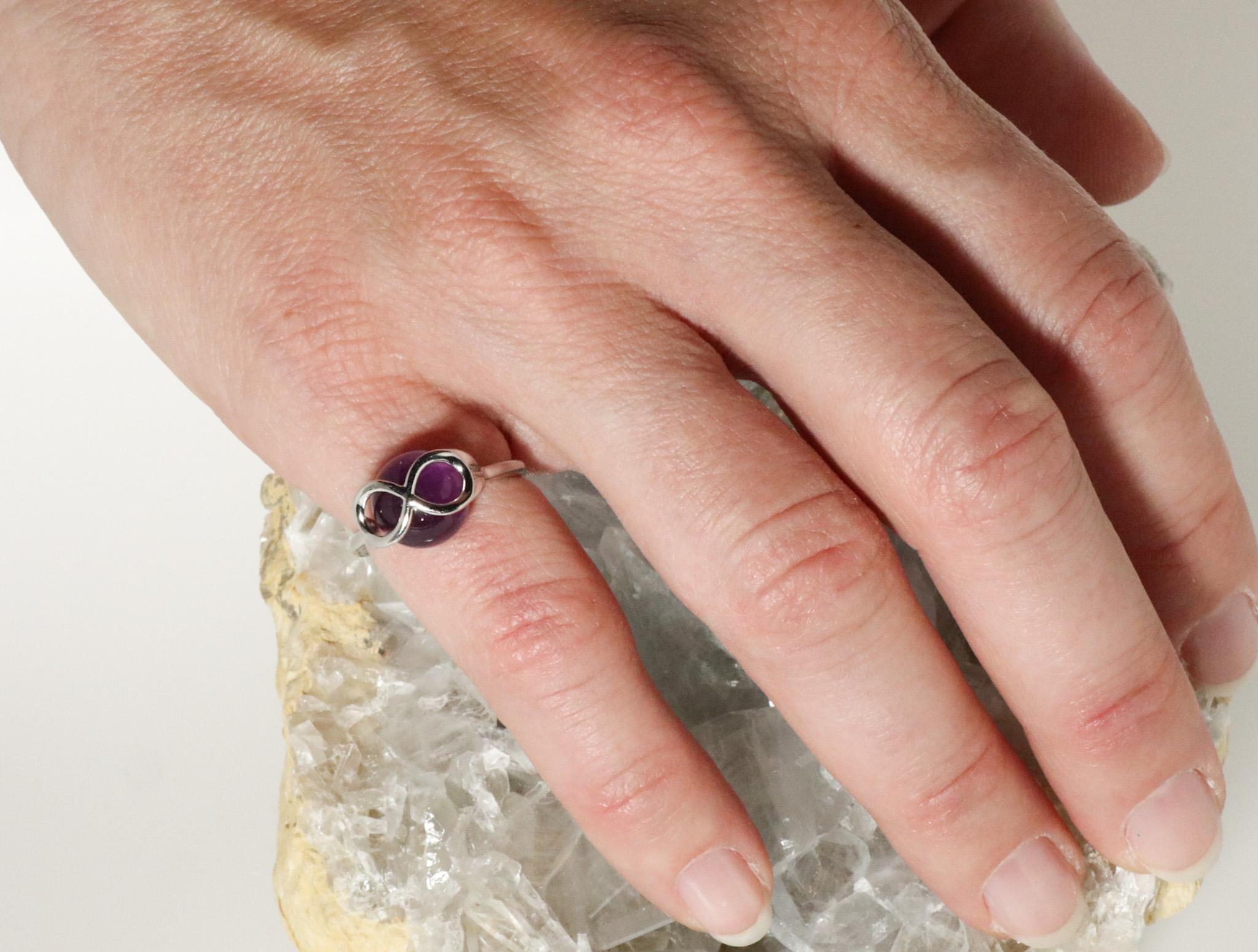 The Infinite Magic of Gems cocktail ring is designed with the Infinity Symbol Iand the gems are interchangeable. It is made of 18 karat white gold and features an half drilled ball cut amethyst around 6.65 carats, diameter 9.85 mm. The total weight