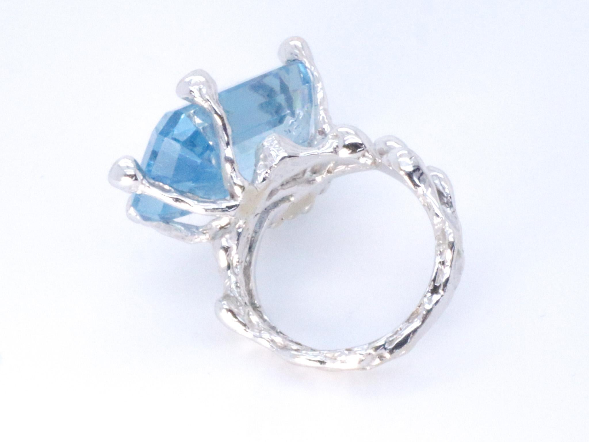 20 carat Aquamarine Diamonds 18K Gold Made in Italy Grounding Bold Cocktail Ring For Sale 2