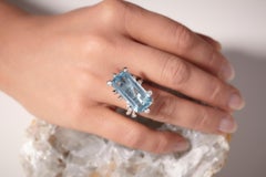 20 carat Aquamarine Diamonds 18K Gold Made in Italy Grounding Bold Cocktail Ring