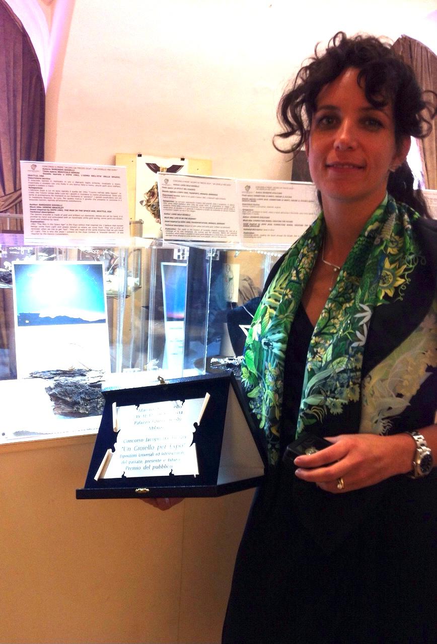Zeitgenössisches Beatrice Barzaghi Awarded 9 Karat Diamant-Pavé-Gold-Verschluss-Armband im Angebot 5