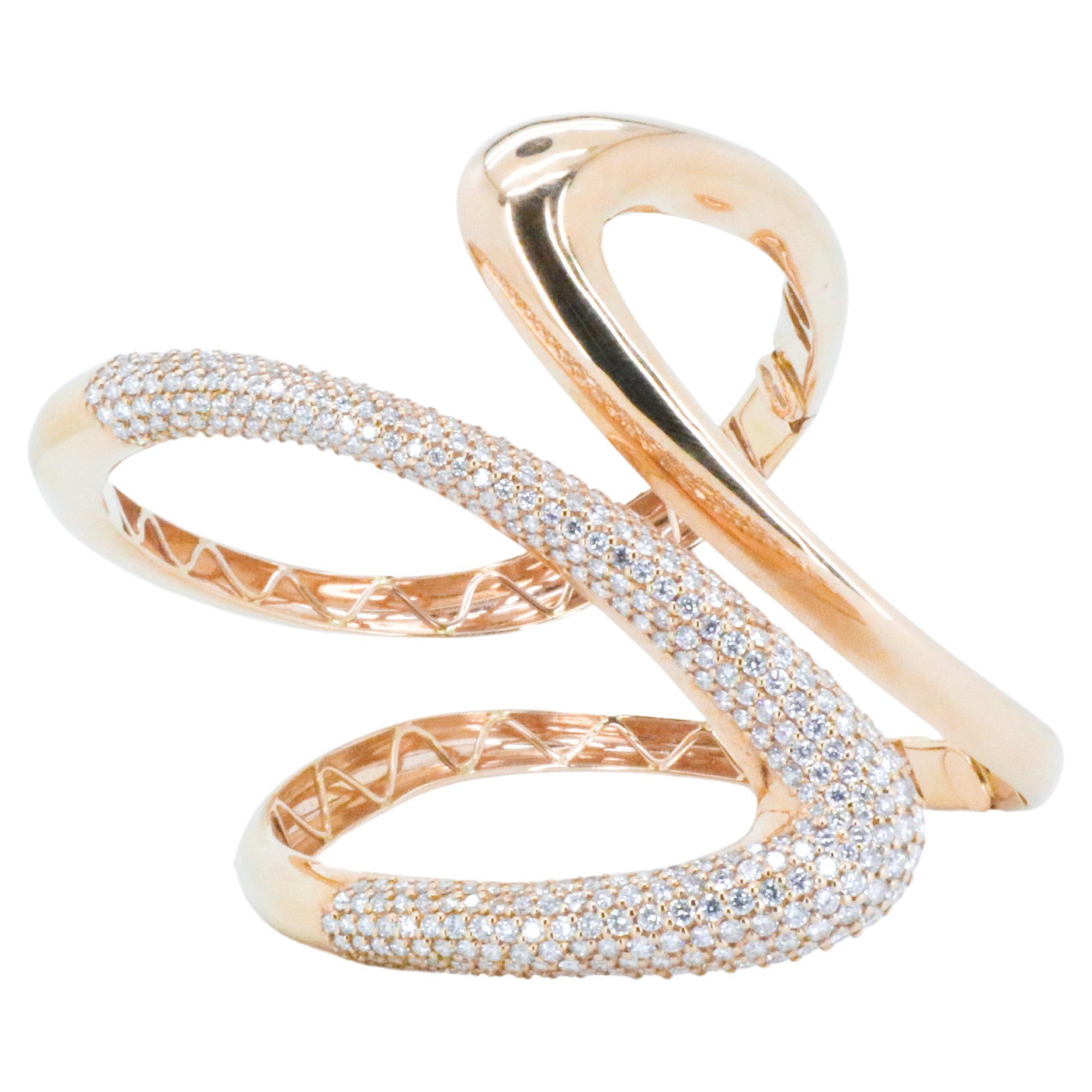 Contemporary Beatrice Barzaghi Awarded 9 Ct Diamond Pave Gold Clamper Bracelet In New Condition For Sale In Milan, IT