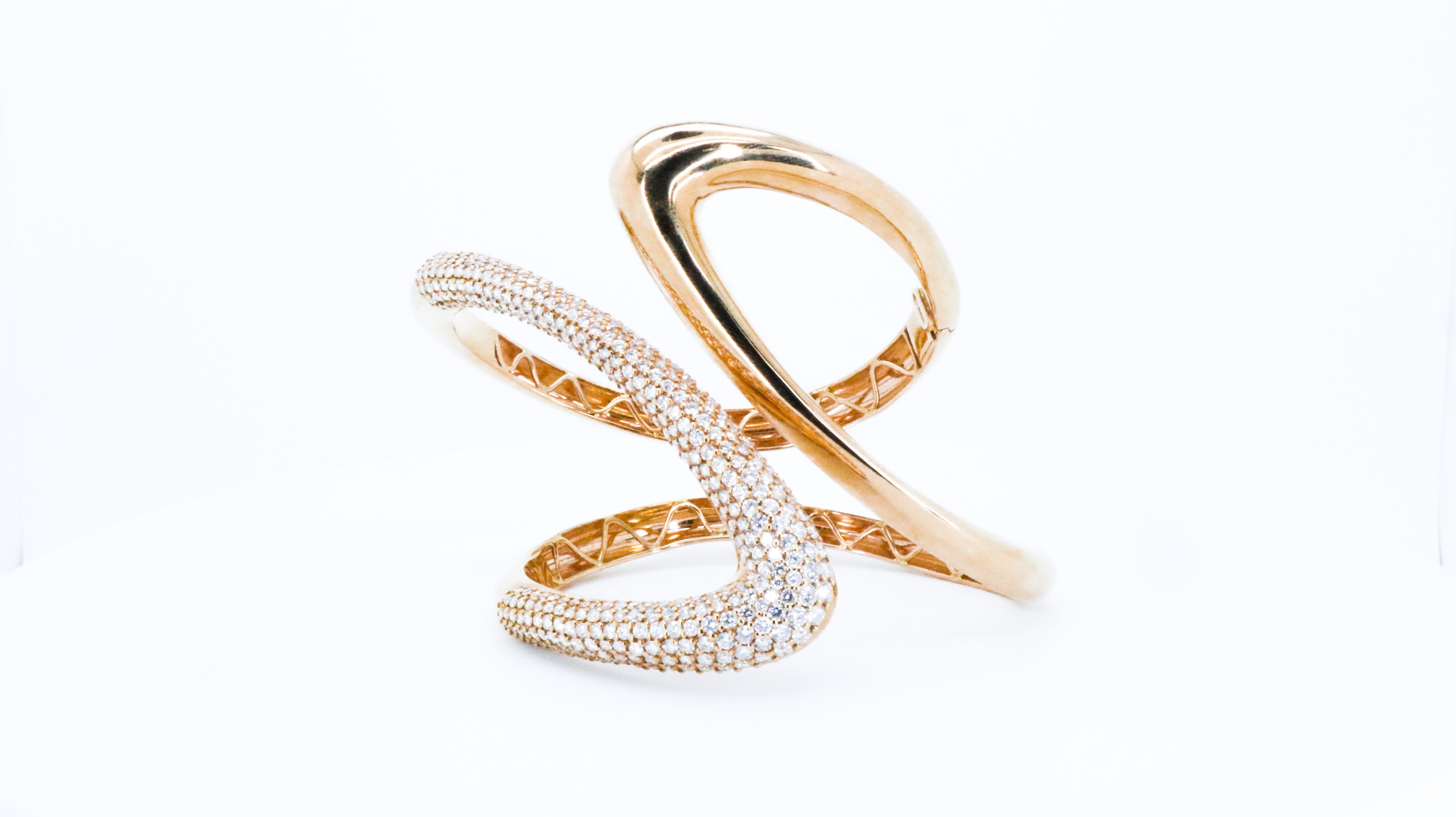 Contemporary Beatrice Barzaghi Awarded 9 Ct Diamond Pave Gold Clamper Bracelet For Sale 1