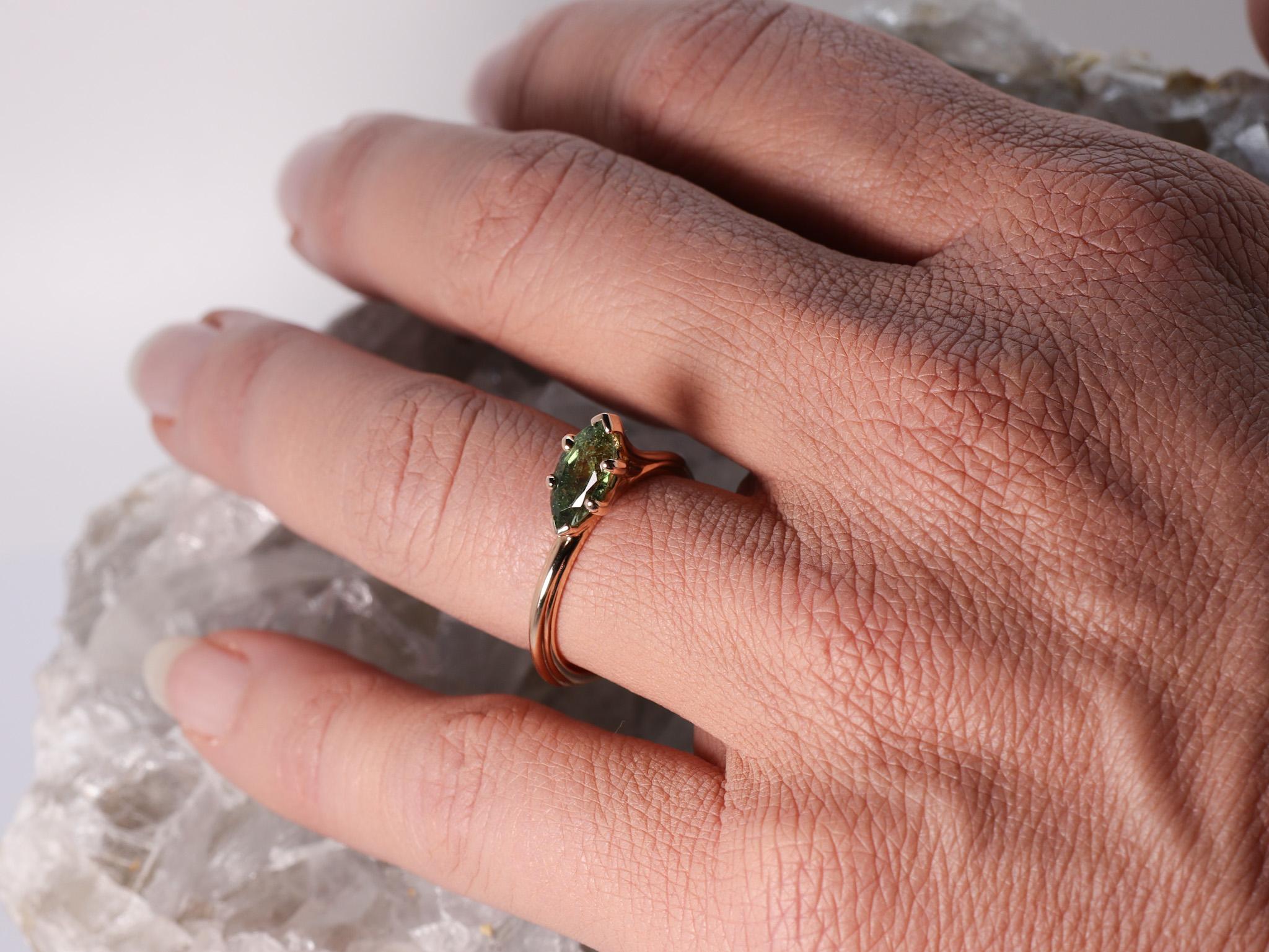 Modern 18K Rose Gold Asymmetric Design Stackable Intense Green Tormaline Cocktail Ring For Sale