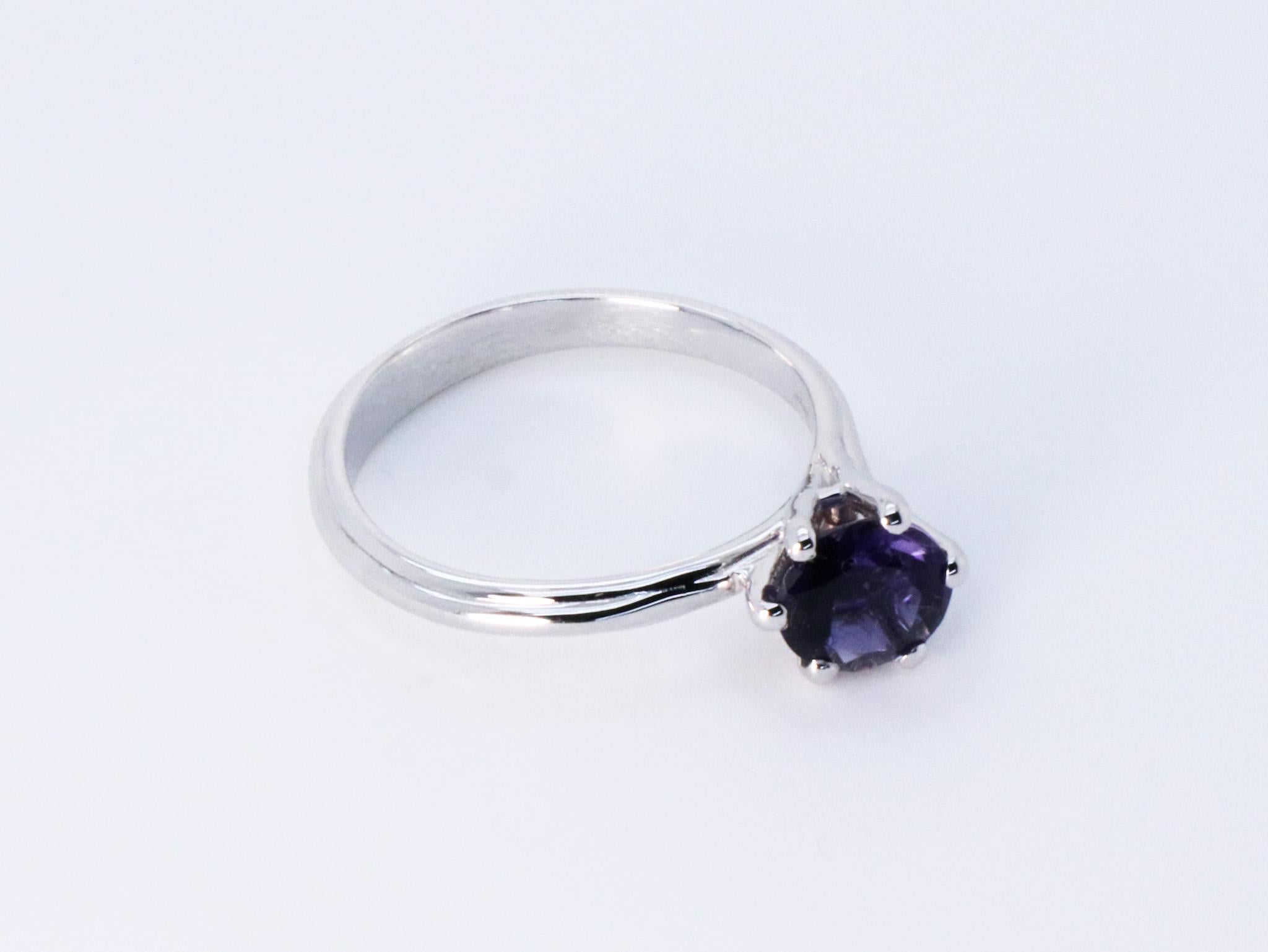 0.85 carats Iolite White Gold Asymmetric Cosmic Design Stackable Cocktail Ring For Sale 4