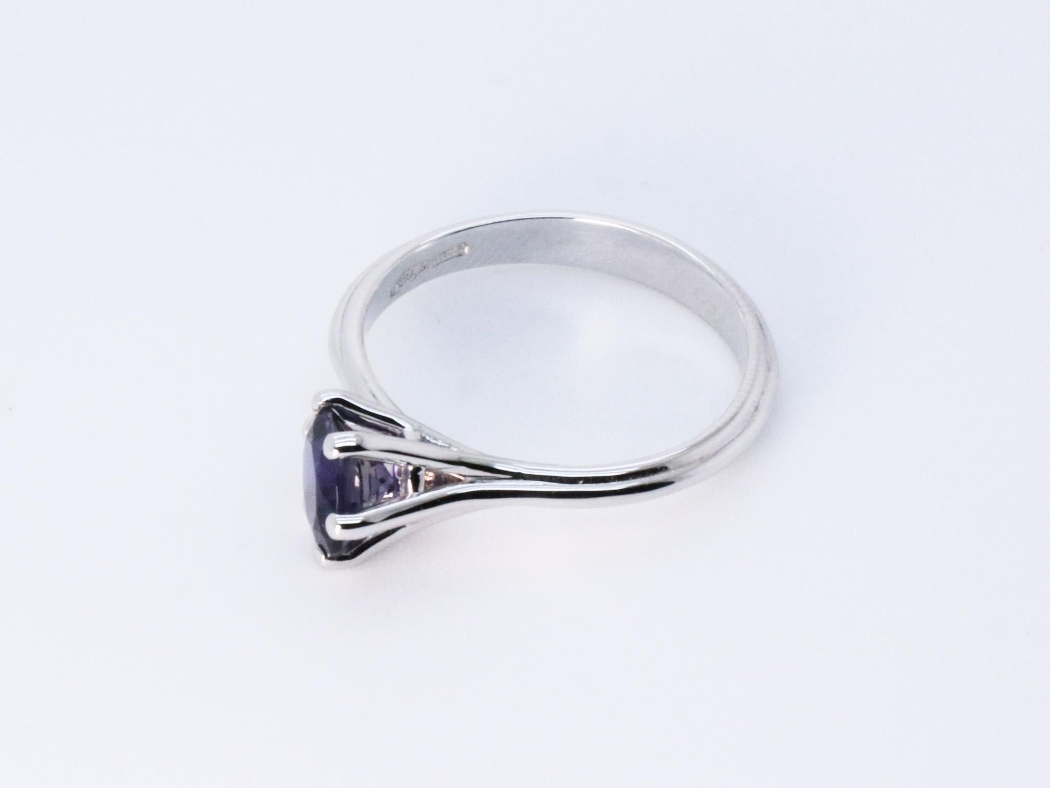 0.85 carats Iolite White Gold Asymmetric Cosmic Design Stackable Cocktail Ring In New Condition For Sale In Milan, IT