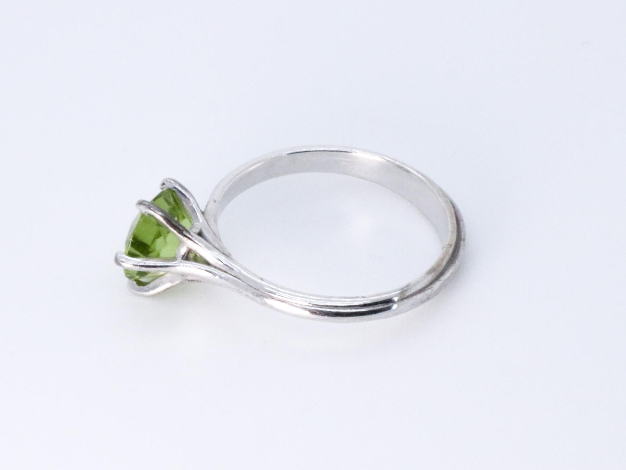 18K White Gold Asymmetric Cosmic Design Stackable Peridot Cocktail Ring For Sale 5