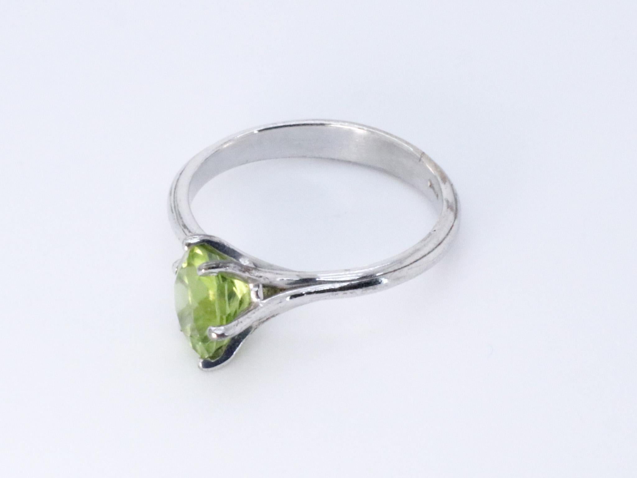 18K White Gold Asymmetric Cosmic Design Stackable Peridot Cocktail Ring For Sale 6