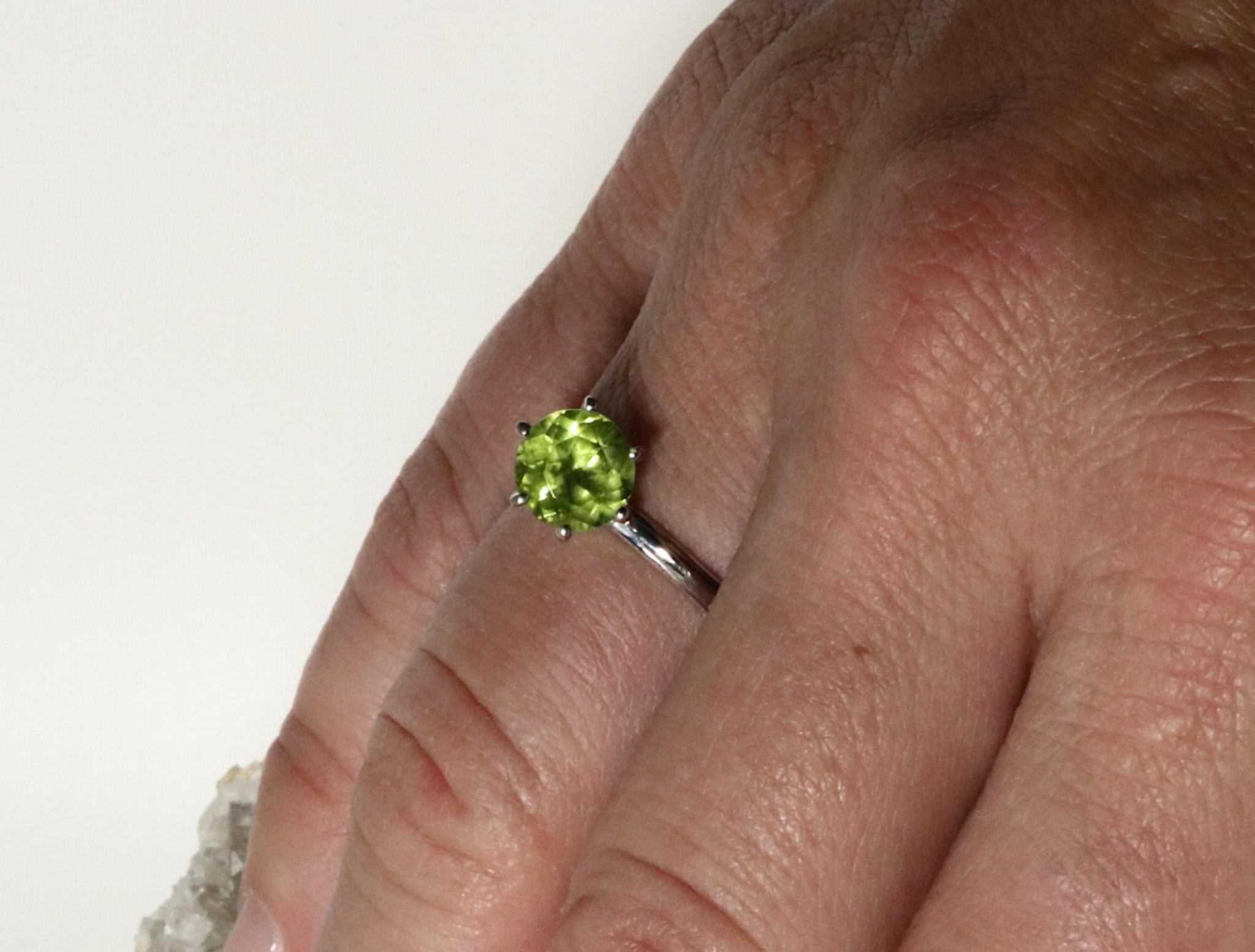 Modern 18K White Gold Asymmetric Cosmic Design Stackable Peridot Cocktail Ring For Sale