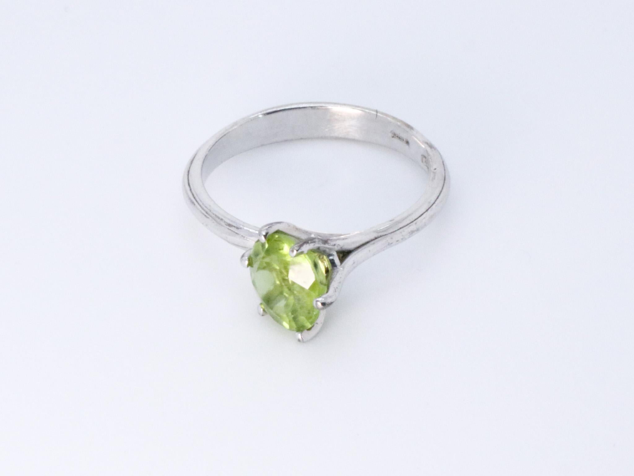 Round Cut 18K White Gold Asymmetric Cosmic Design Stackable Peridot Cocktail Ring For Sale
