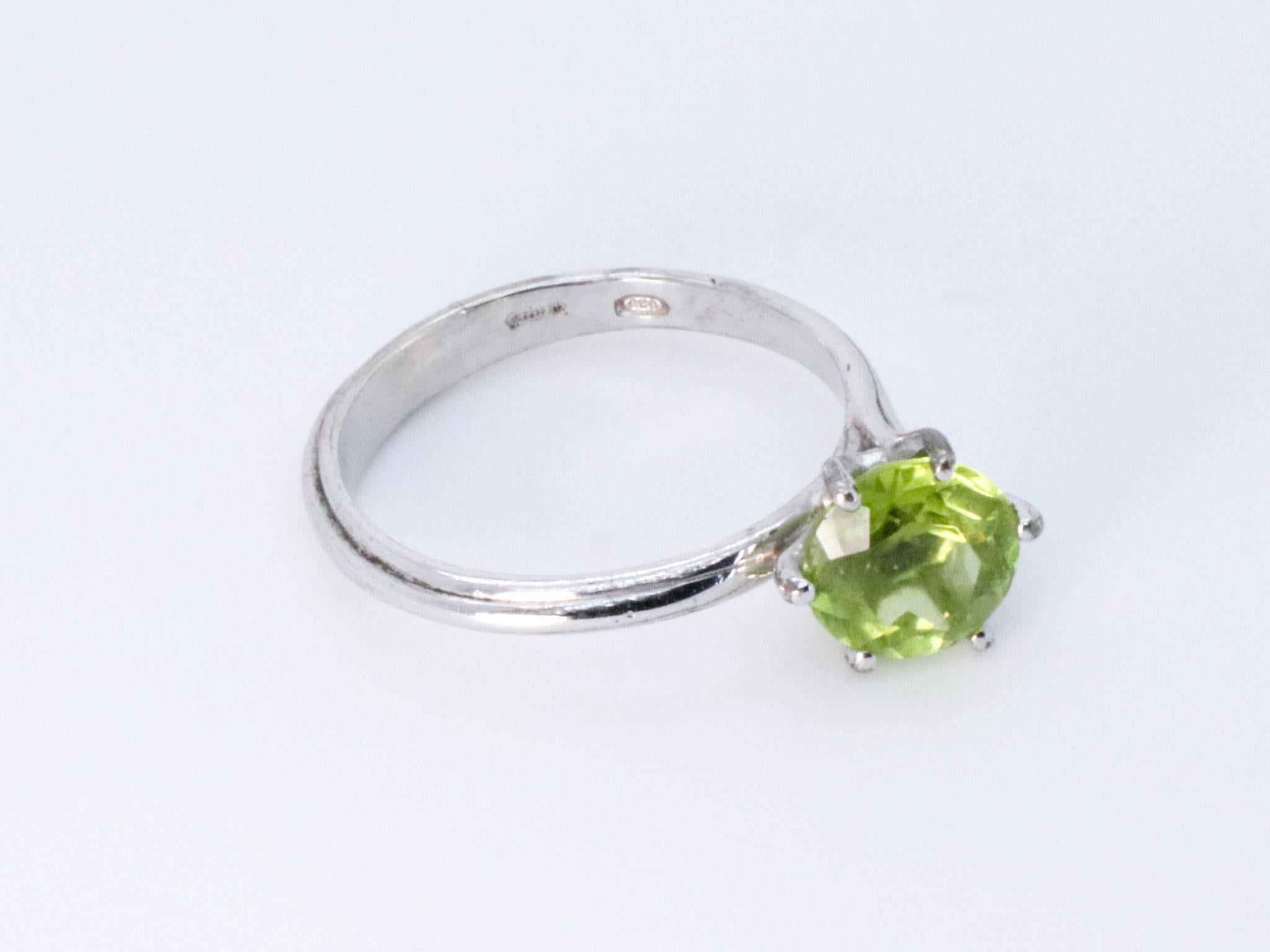 Women's or Men's 18K White Gold Asymmetric Cosmic Design Stackable Peridot Cocktail Ring For Sale