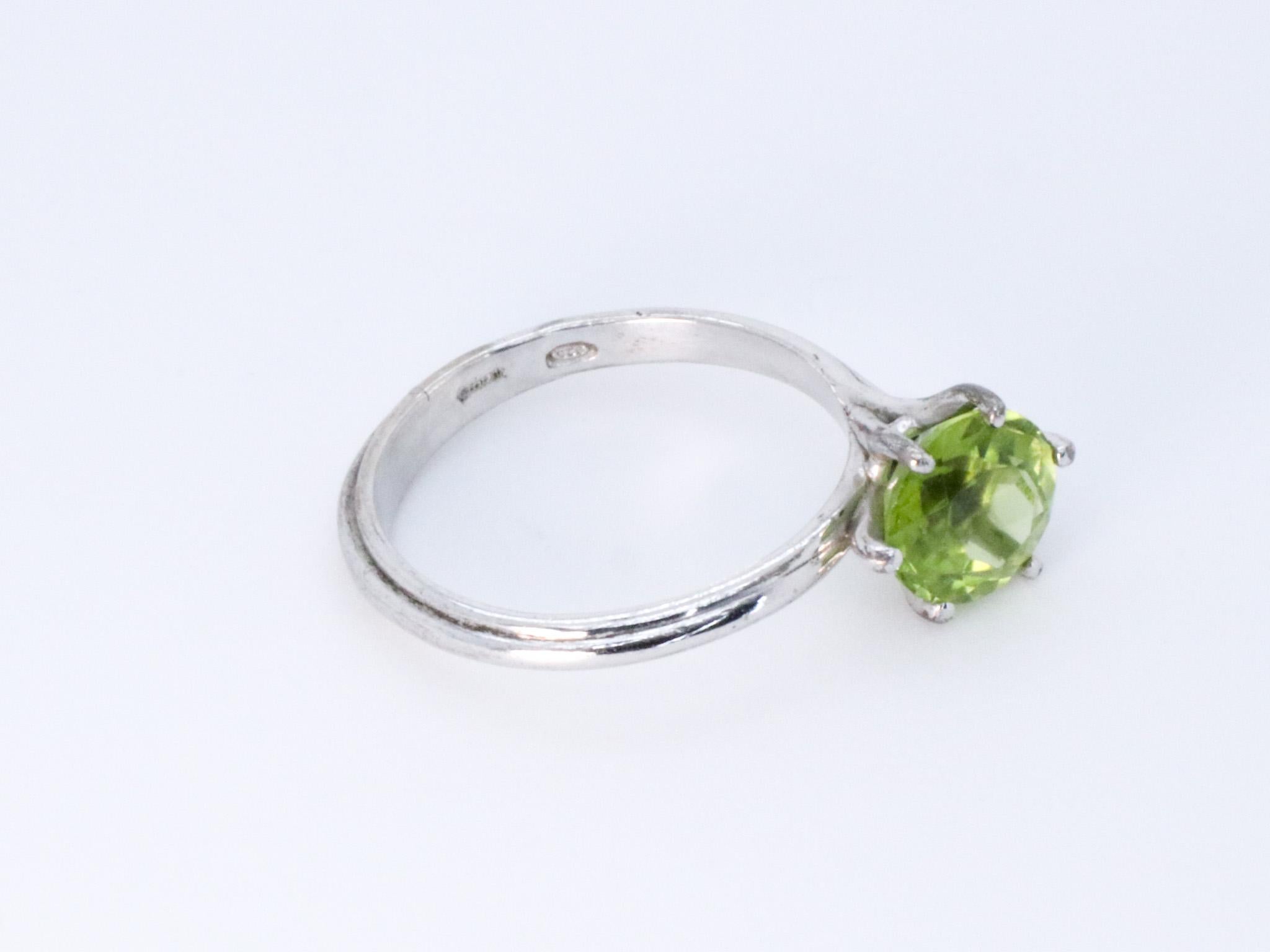 18K White Gold Asymmetric Cosmic Design Stackable Peridot Cocktail Ring For Sale 1