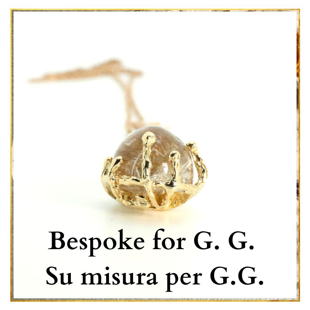 Bea Barzaghi Powerful Healing Rutilated Quartz Grounding Yellow Gold Pendant.
Contemporary Beatrice Barzaghi Rutilated Quartz Yellow Gold Grounding Necklace is a powerful healing talisman which proved to be very effective on Giovanni Gesaldi