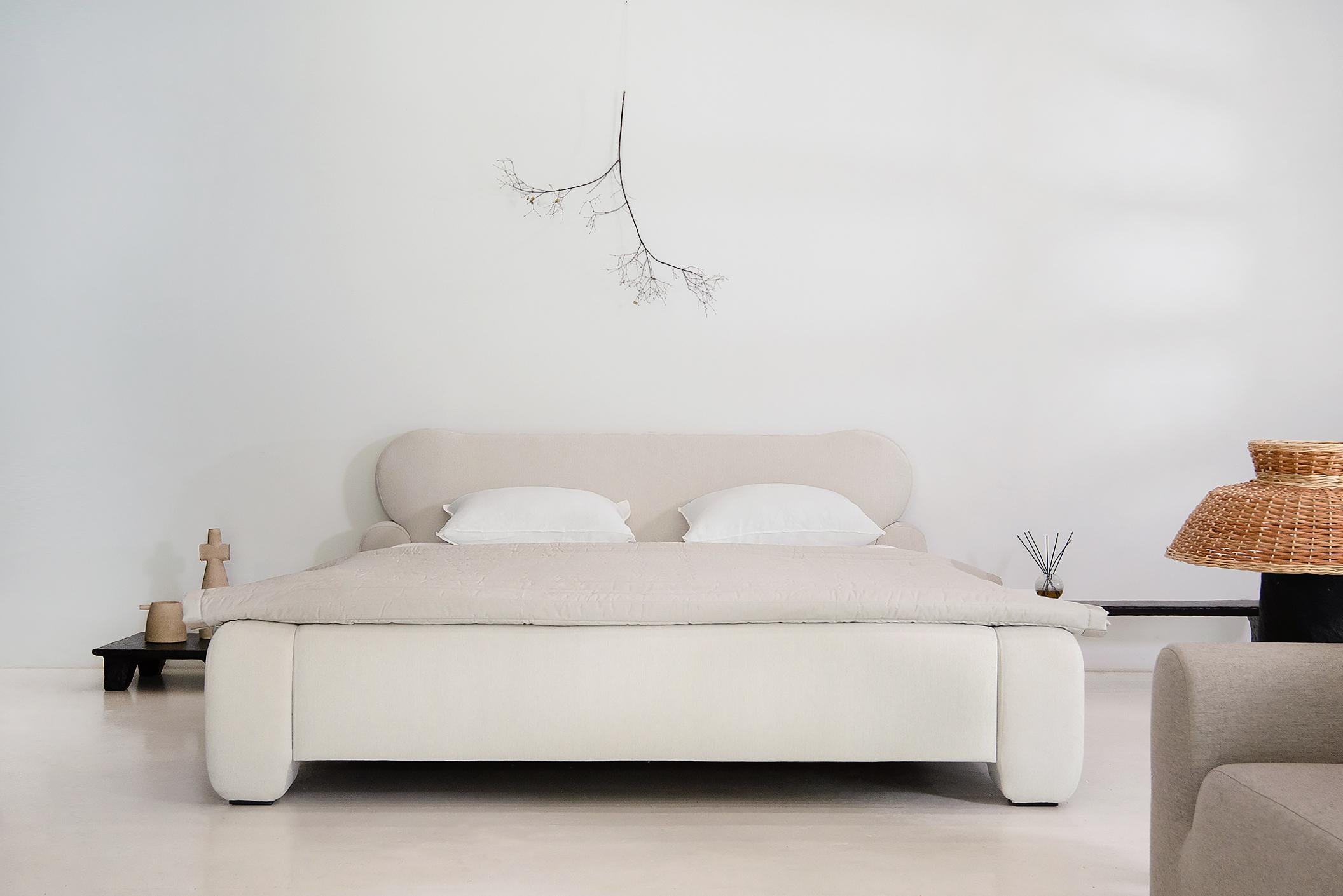 Contemporary Bed by FAINA In New Condition For Sale In Geneve, CH