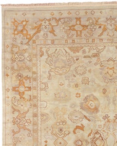 Tapis Oushak beige contemporain de style abstrait et floral