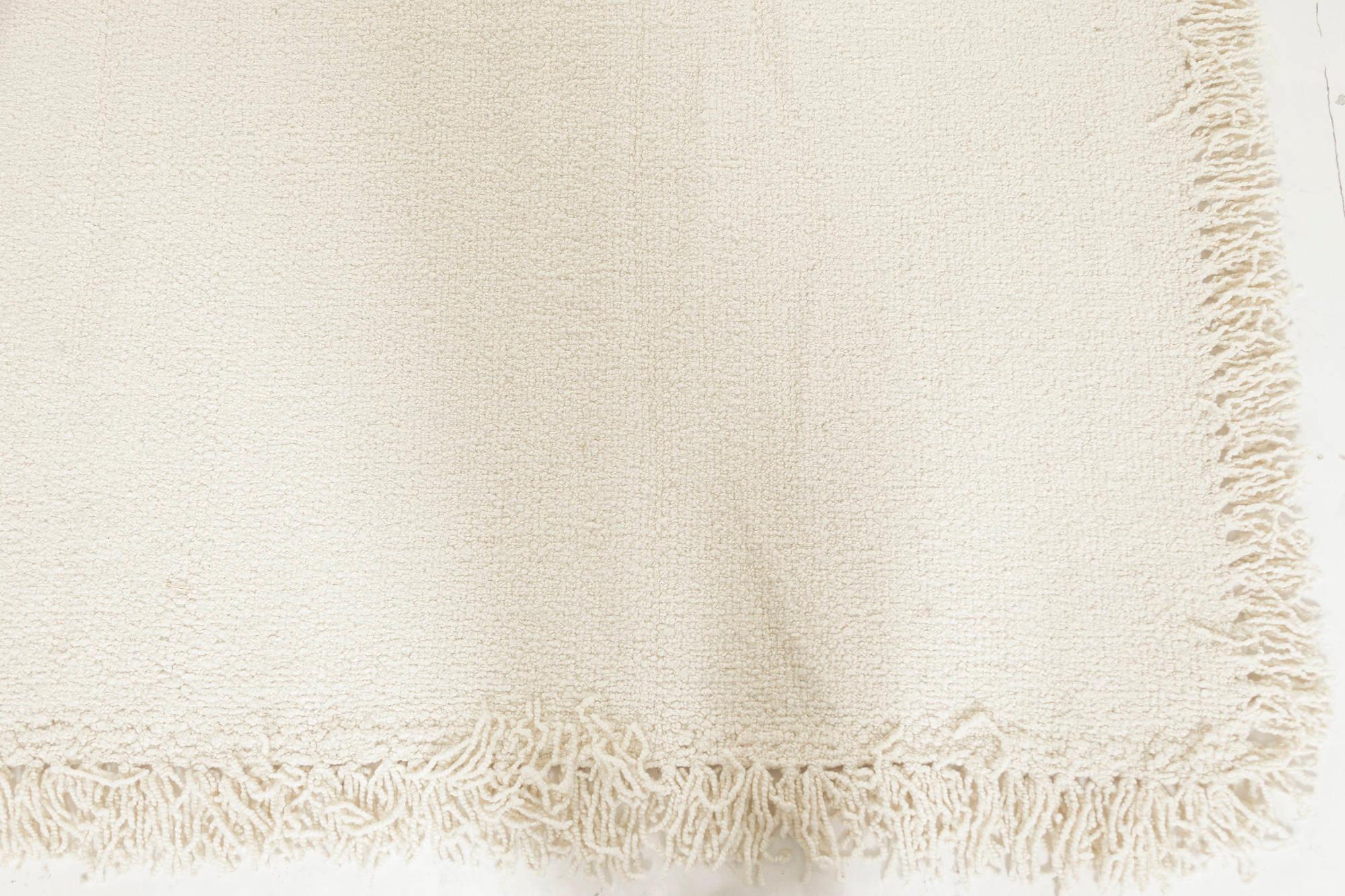 Zeitgenössischer beiger Flachgewebe-Teppich von Doris Leslie Blau.
Größe: 9'10