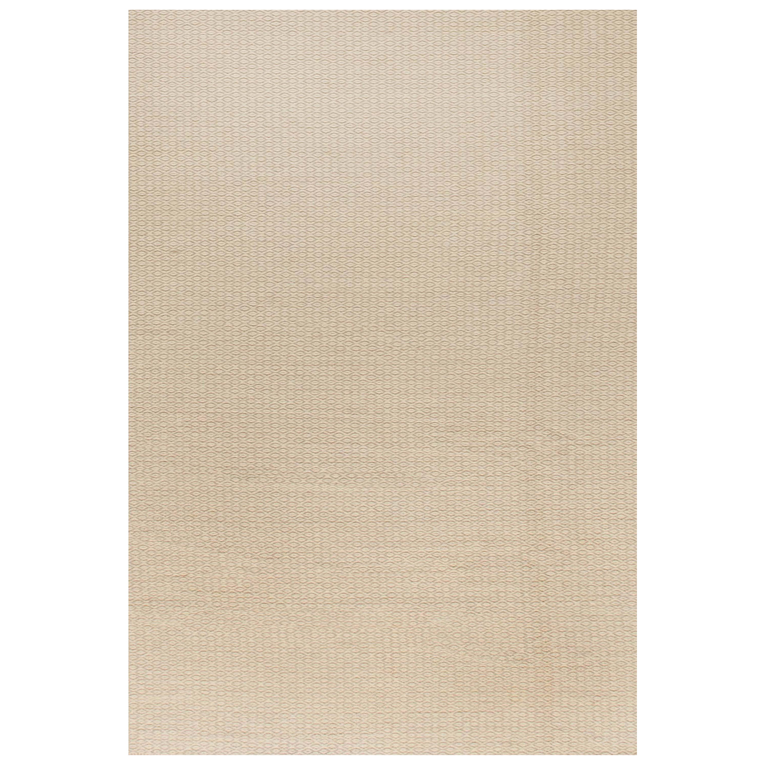 Tapis contemporain en laine beige à tissage plat de Doris Leslie Blau