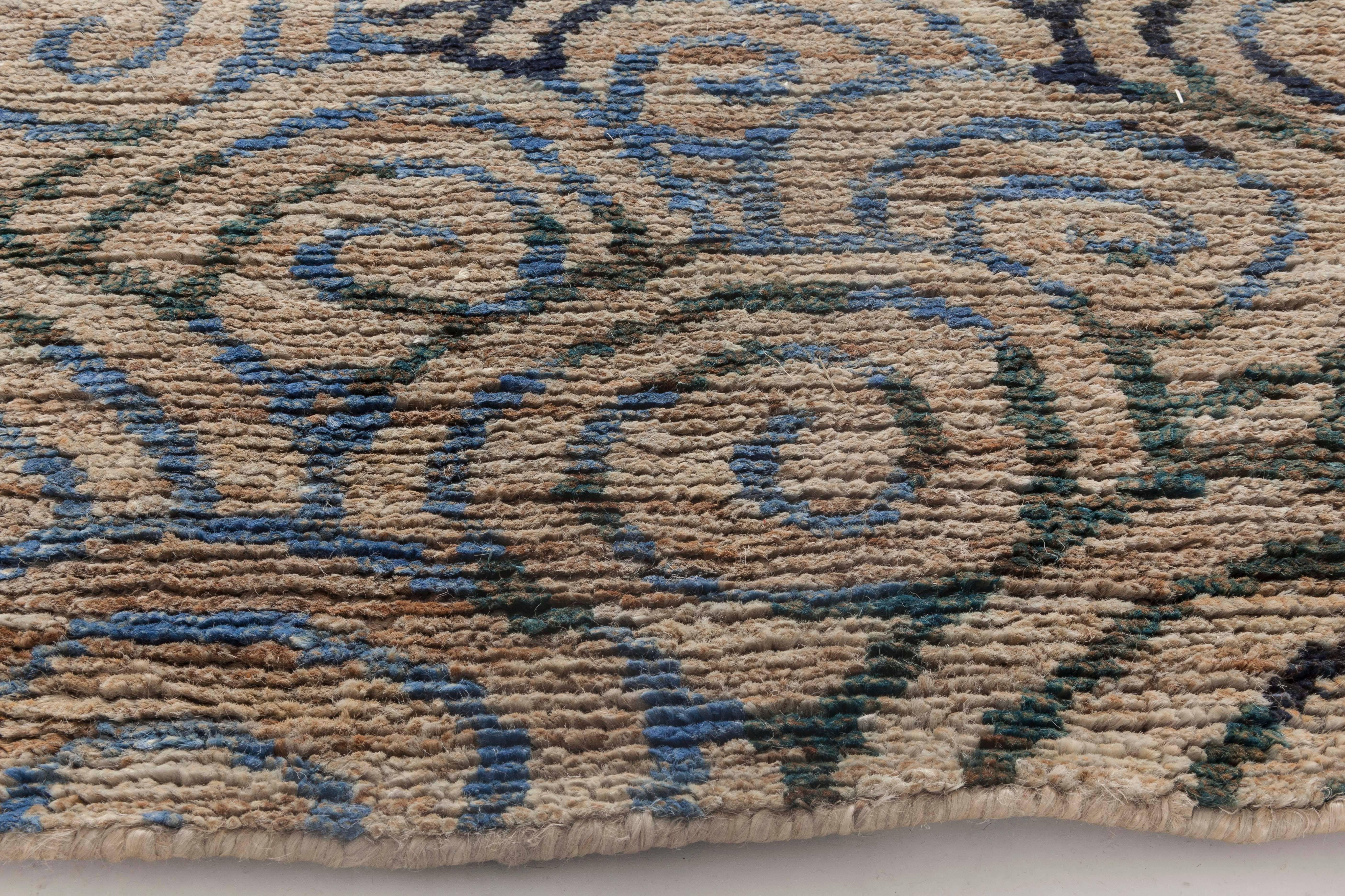 Contemporary beige, grey and sky blue hand knotted Hemp rug by Doris Leslie Blau.
Size : 3'10