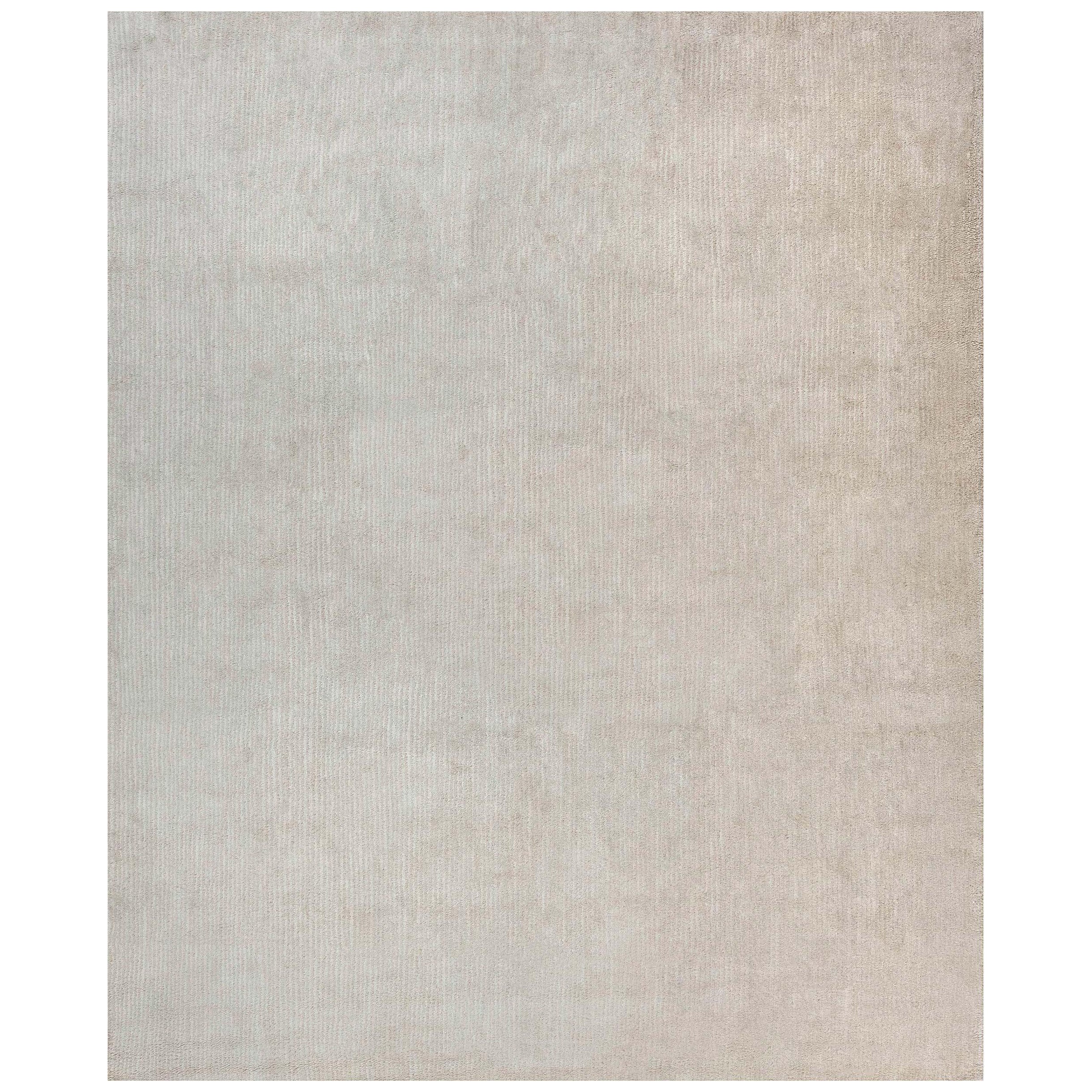 Tappeto contemporaneo beige fatto a mano in lana e seta di Doris Leslie Blau in vendita